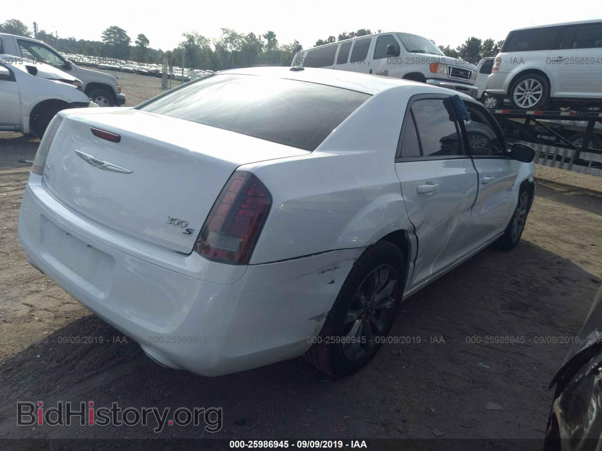 2014 CHRYSLER 300 - VIN: 2C3CCAGG6EH311887 - Фото 4