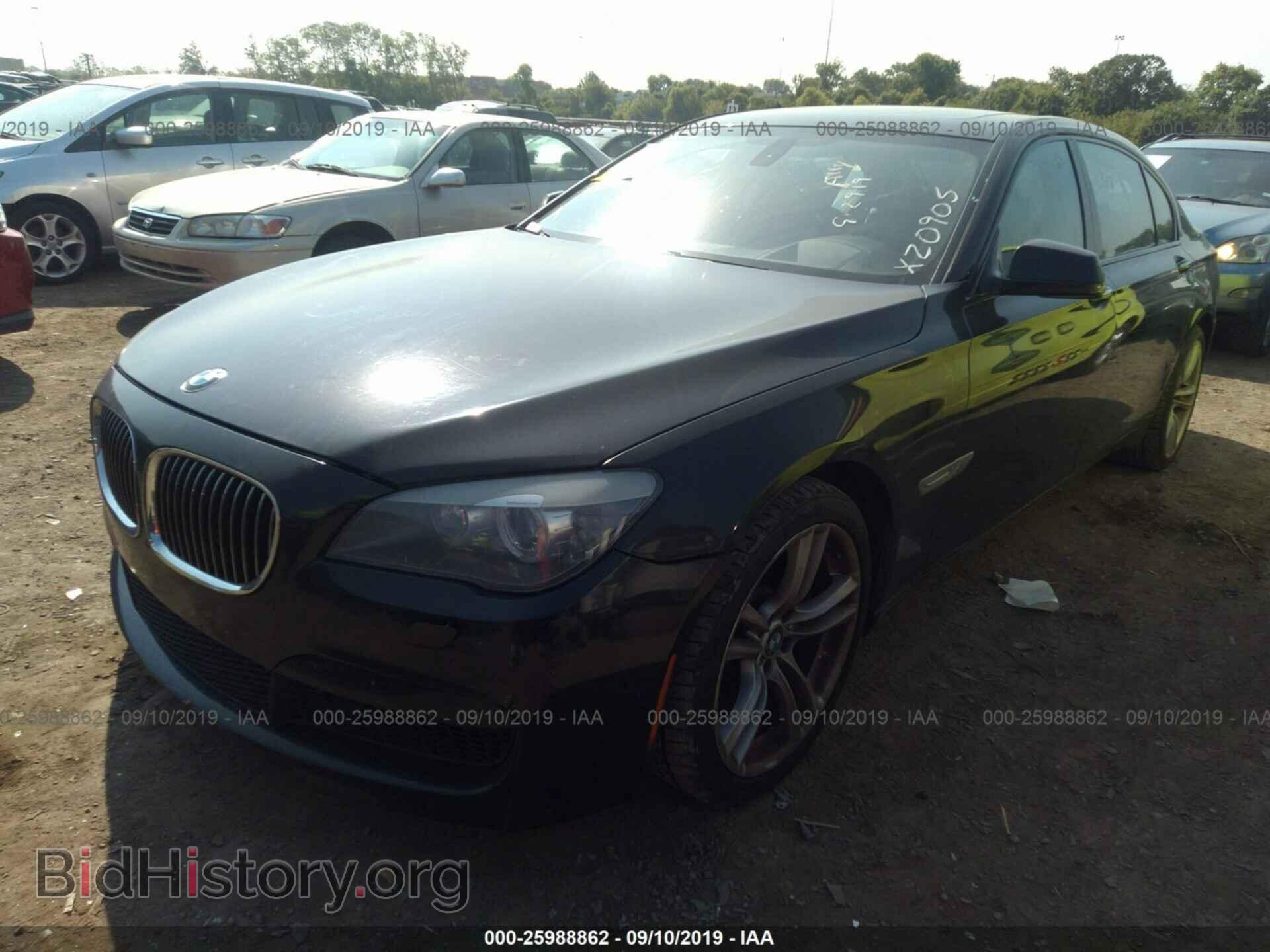 2012 BMW 750 - VIN: WBAKB8C52CDX20905 - Фото 2