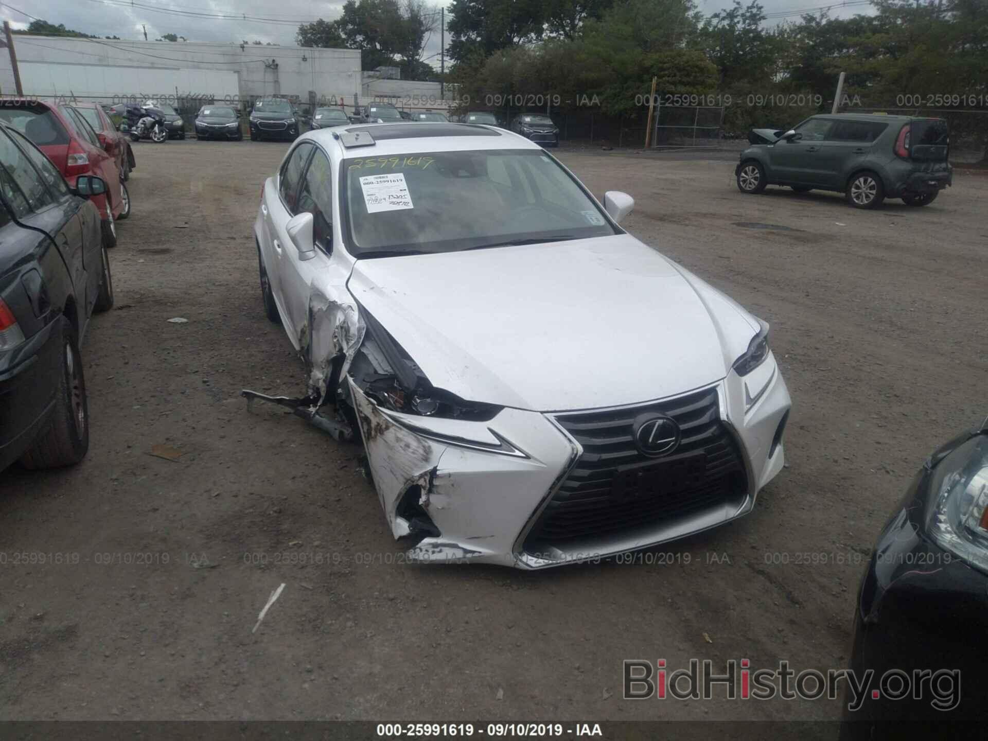 Photo JTHC81D24J5029642 - LEXUS IS 2018