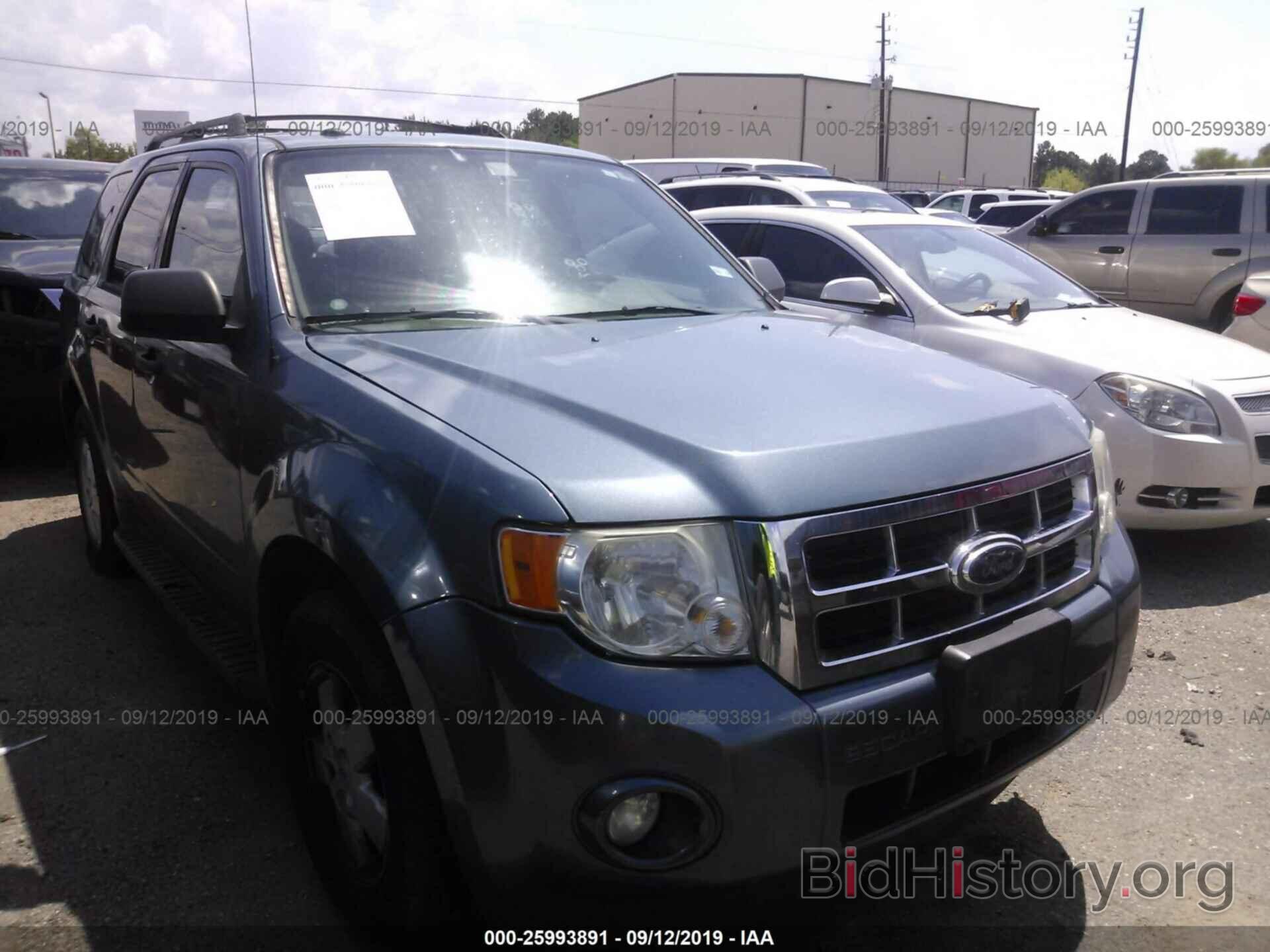 Photo 1FMCU0DG8BKA61852 - FORD ESCAPE 2011