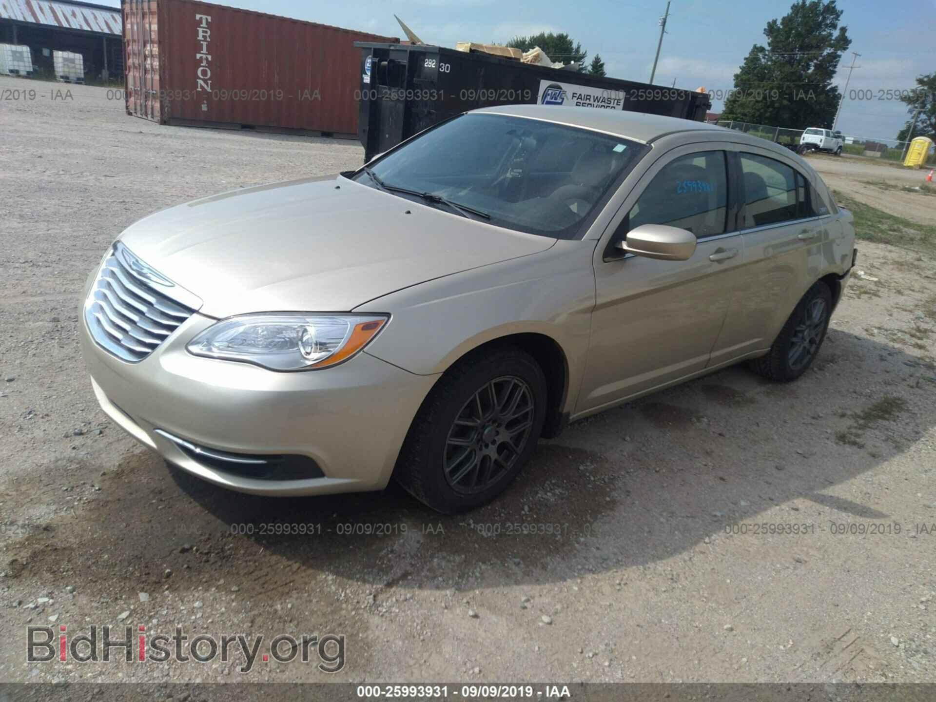2011 CHRYSLER 200 - VIN: 1C3BC1FBXBN520067 - Фото 2