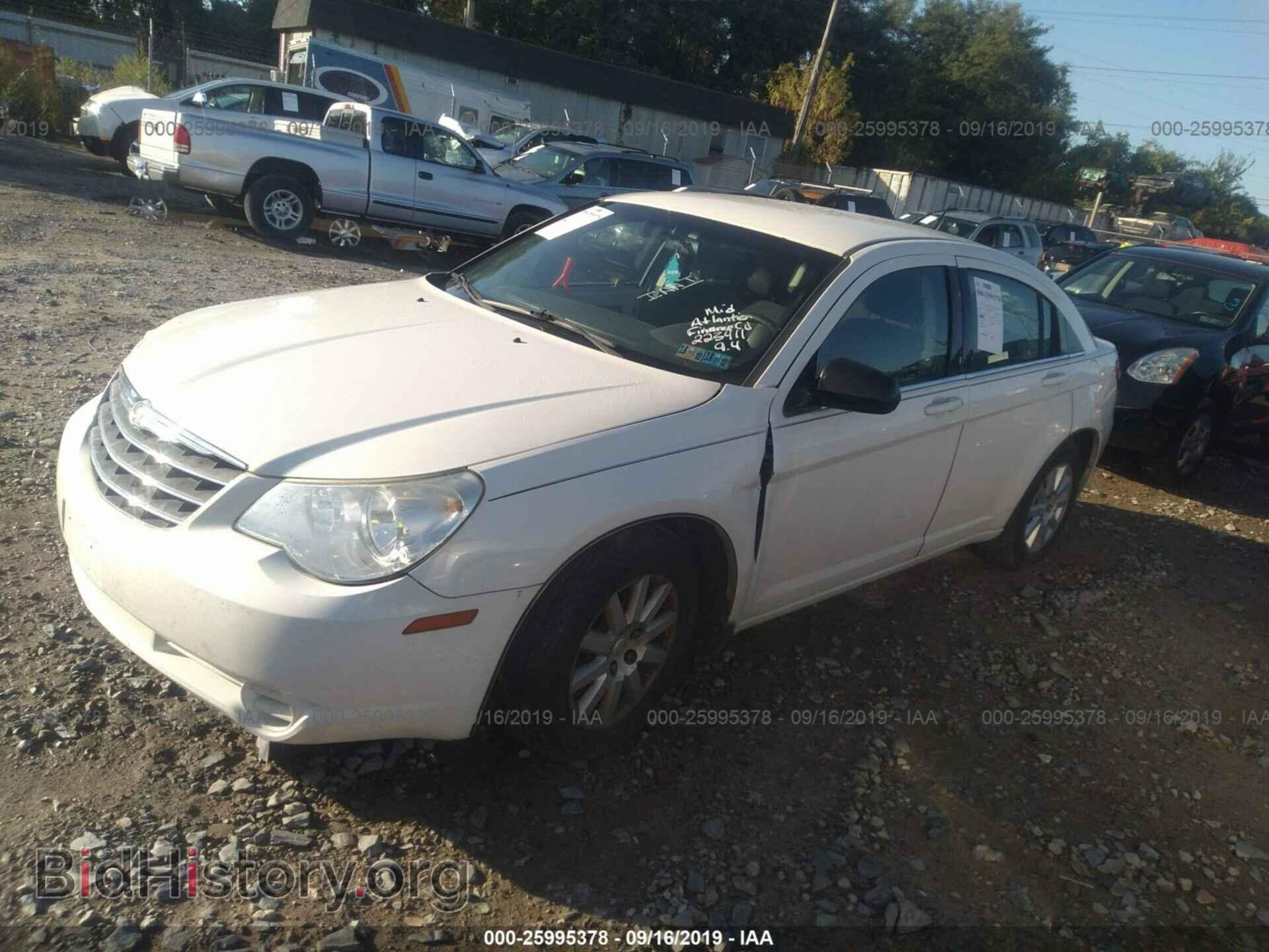 2010 CHRYSLER SEBRING - VIN: 1C3CC4FB9AN223411 - Фото 2