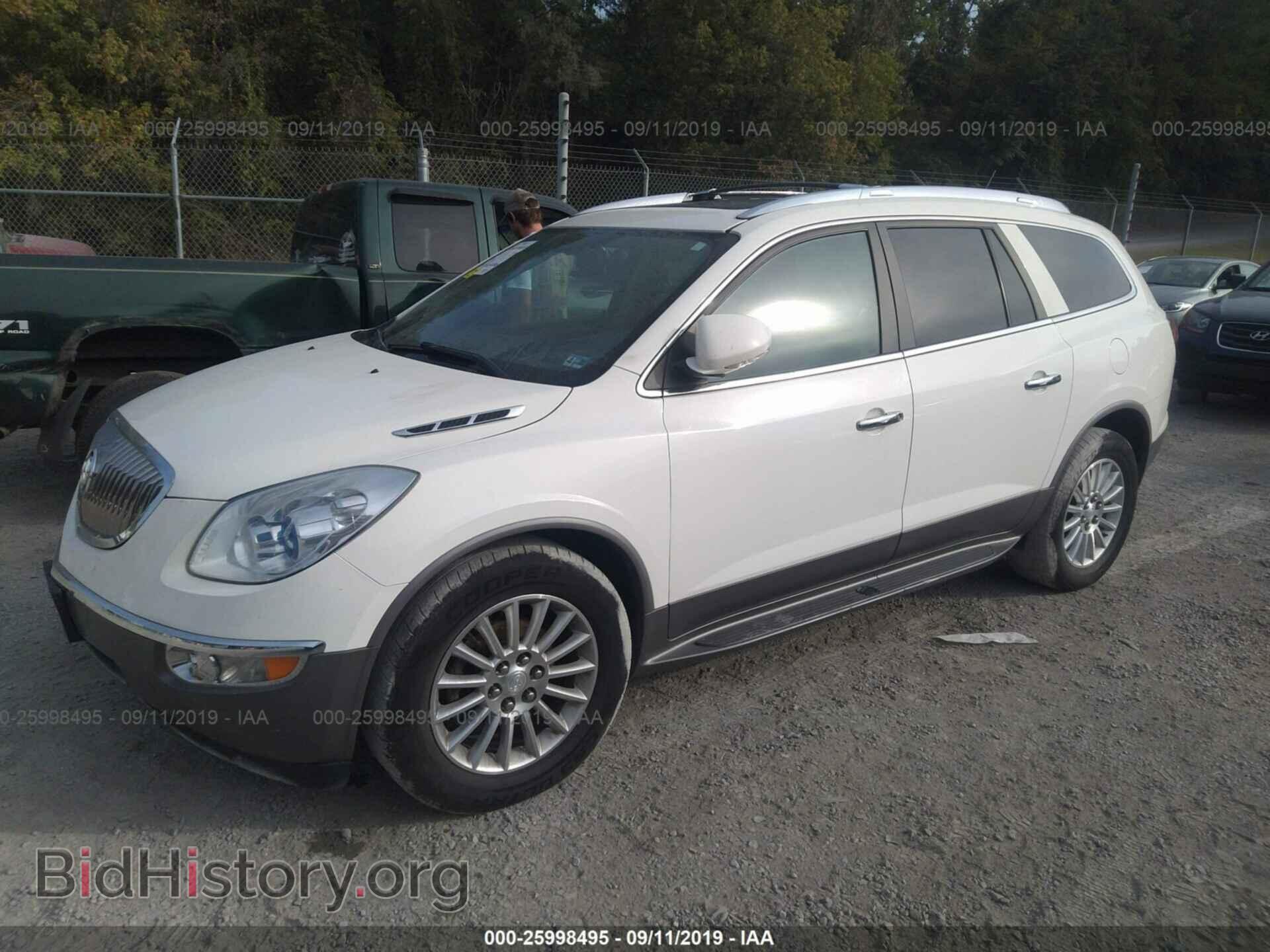 2011 BUICK ENCLAVE - VIN: 5GAKVBED2BJ412131 - Фото 2