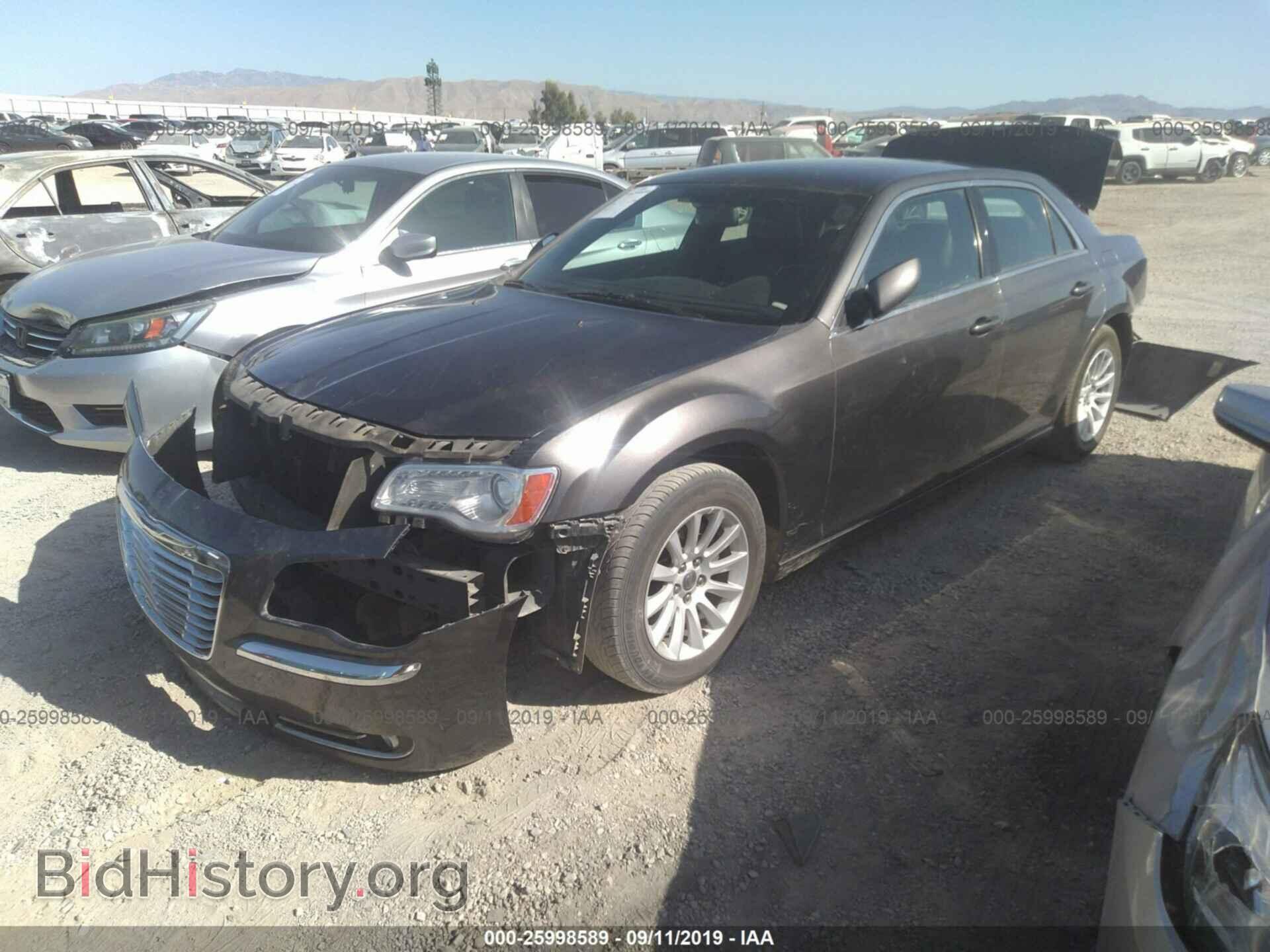 2013 CHRYSLER 300 - VIN: 2C3CCAAG4DH588349 - Фото 2