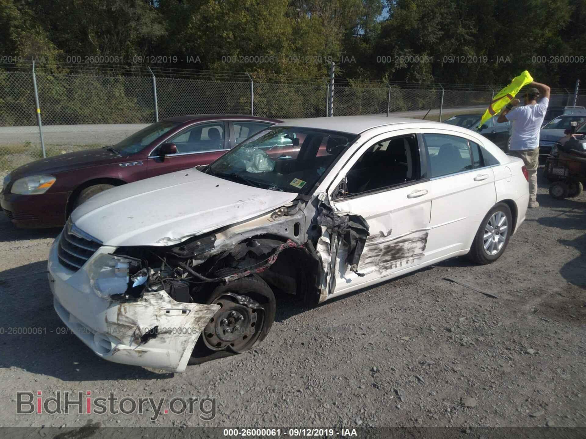 2010 CHRYSLER SEBRING - VIN: 1C3CC4FB0AN169450 - Фото 2