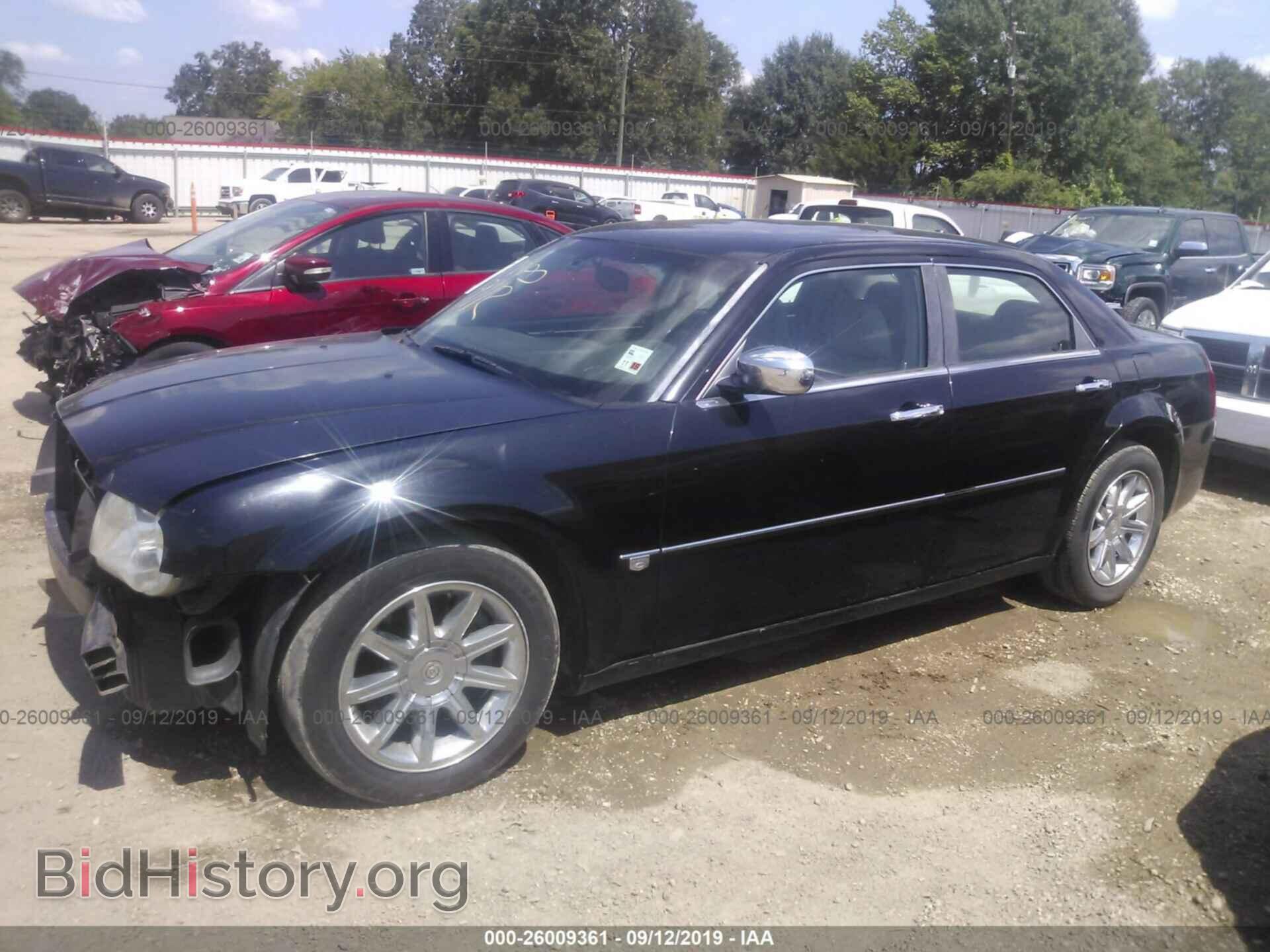 2006 CHRYSLER 300C - VIN: 2C3KA63H76H134913 - Фото 2