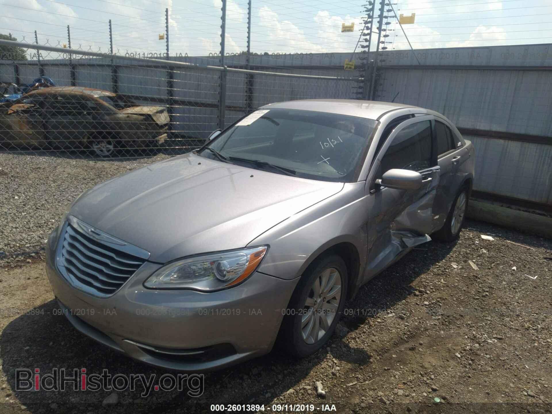 2013 CHRYSLER 200 - VIN: 1C3CCBBB8DN657074 - Фото 2