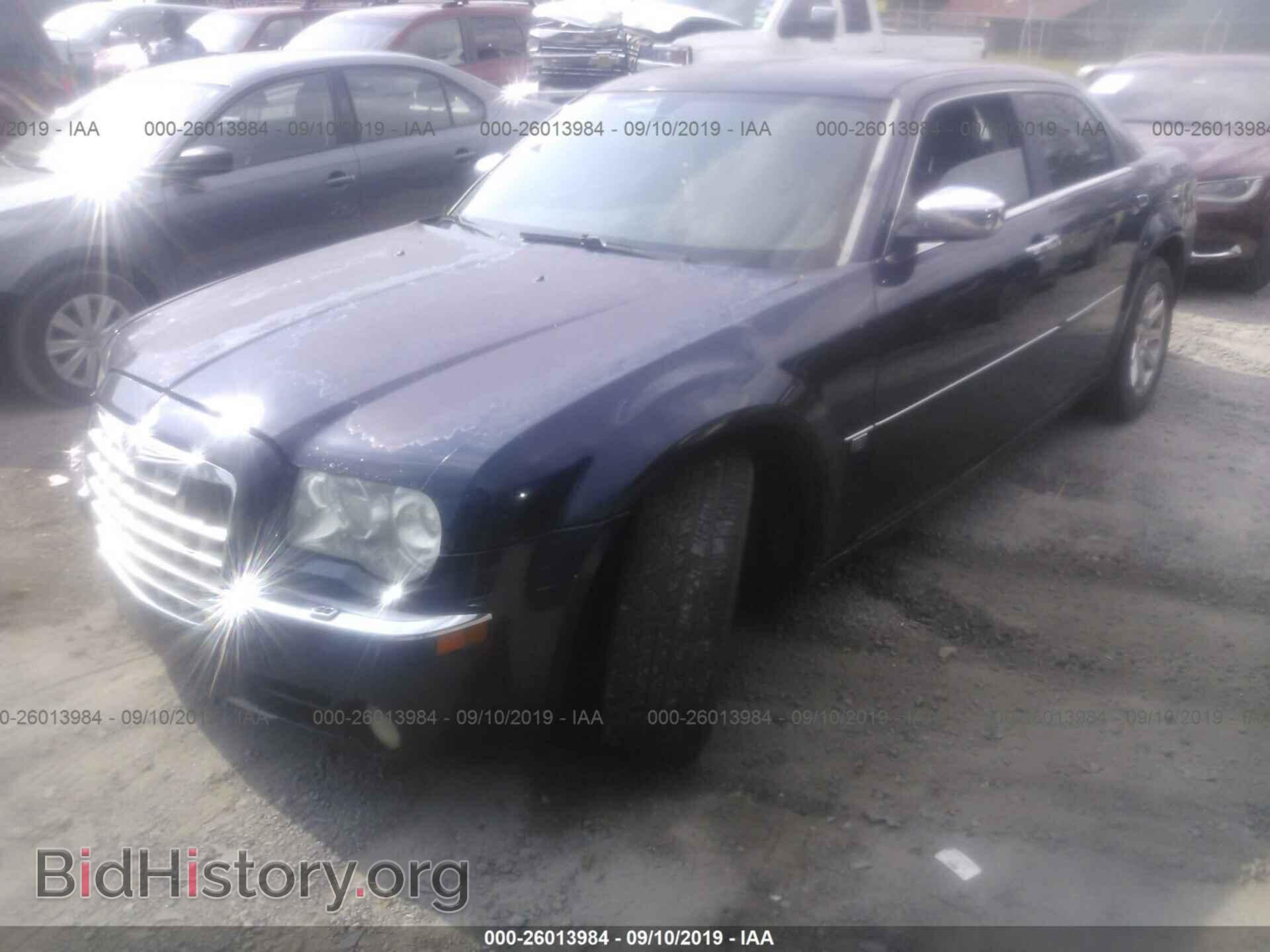 2005 CHRYSLER 300C - VIN: 2C3AA63H75H520158 - Фото 2