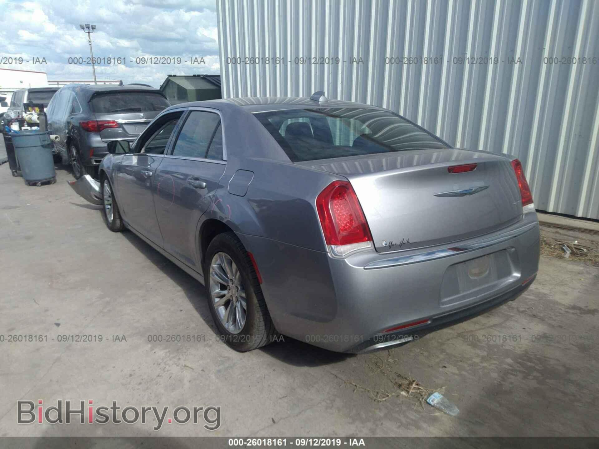 2017 CHRYSLER 300 - VIN: 2C3CCAAG4HH553011 - Фото 3