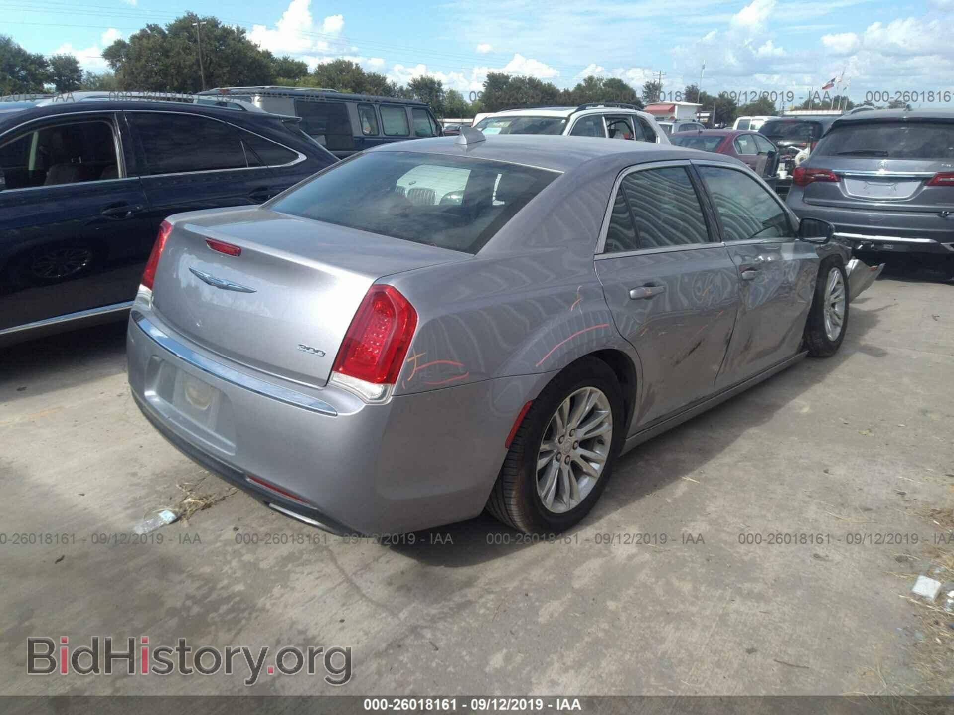 2017 CHRYSLER 300 - VIN: 2C3CCAAG4HH553011 - Фото 4