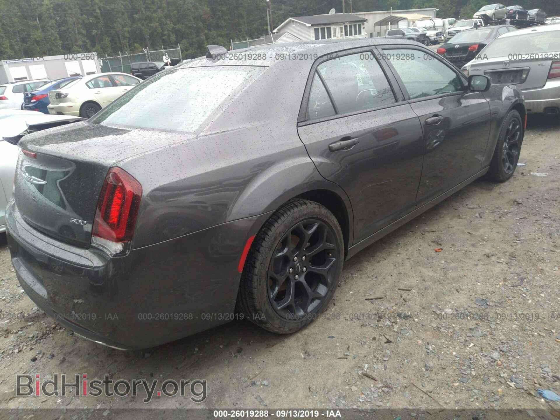 2019 CHRYSLER 300 - VIN: 2C3CCAAG6KH693651 - Фото 4