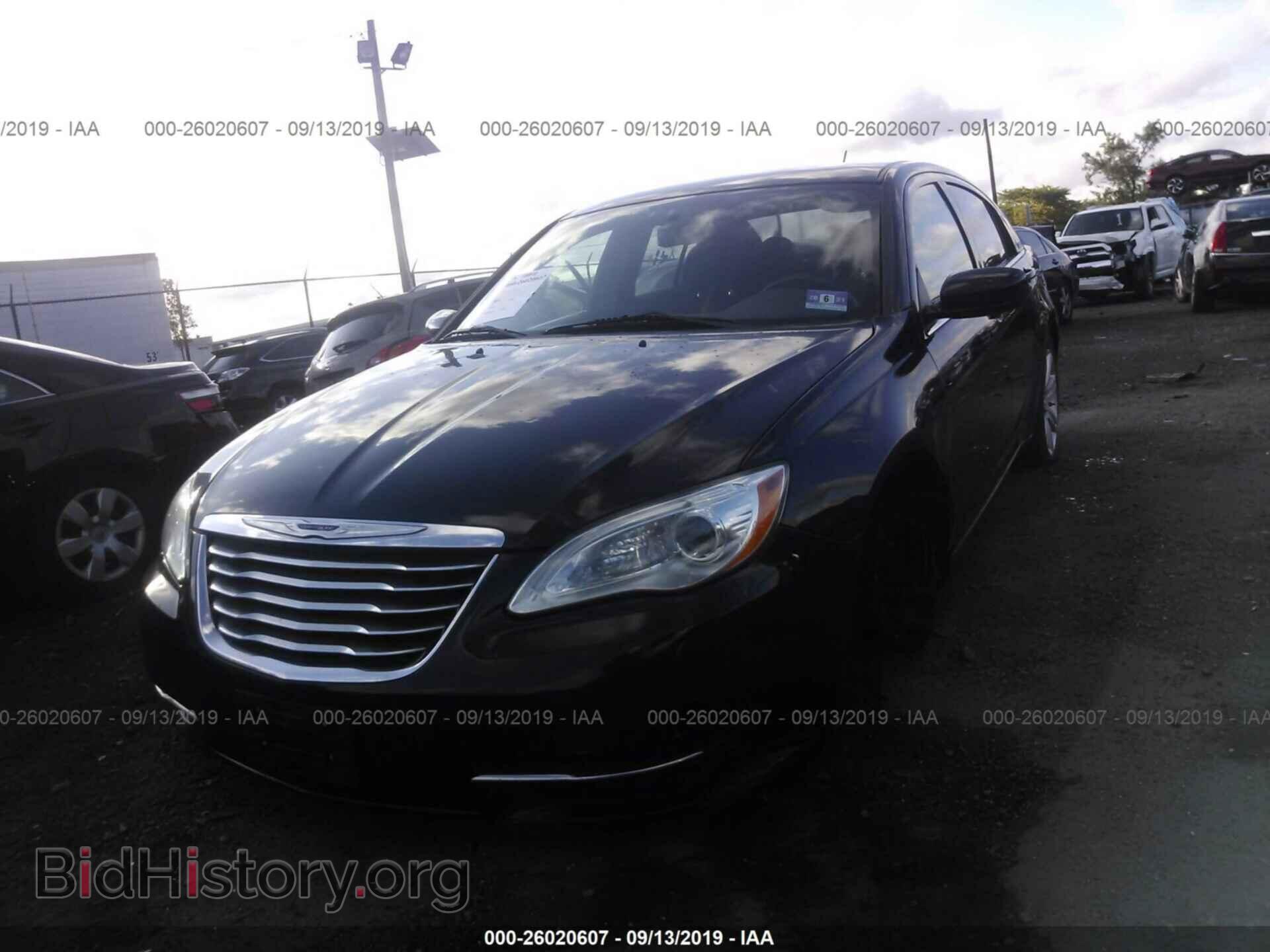2011 CHRYSLER 200 - VIN: 1C3BC1FG8BN602892 - Фото 2