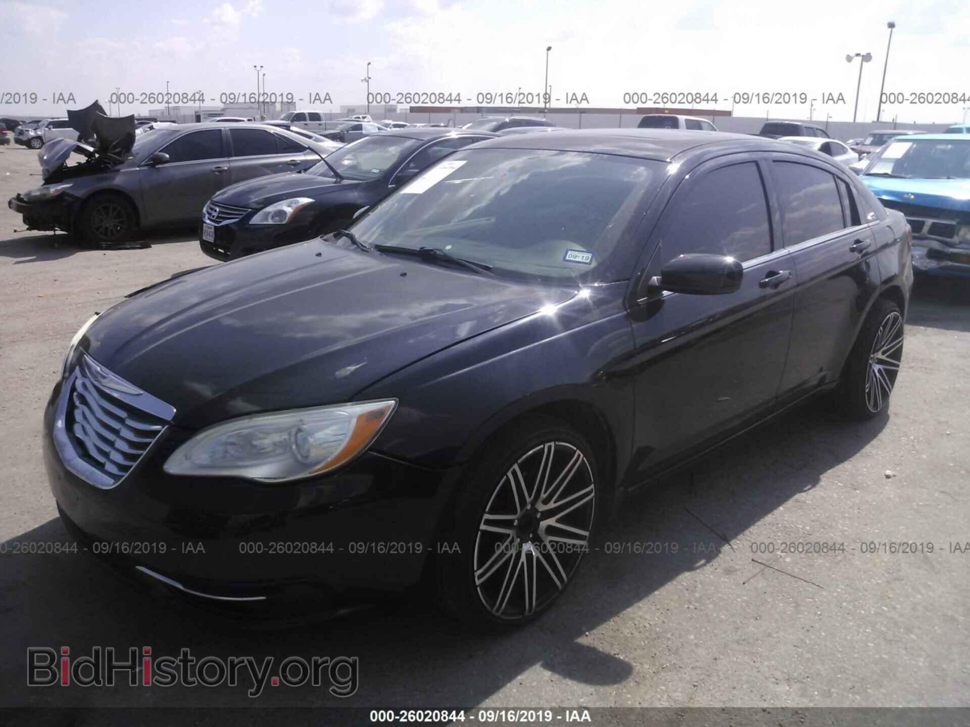 2012 CHRYSLER 200 - VIN: 1C3CCBBBXCN197981 - Фото 2