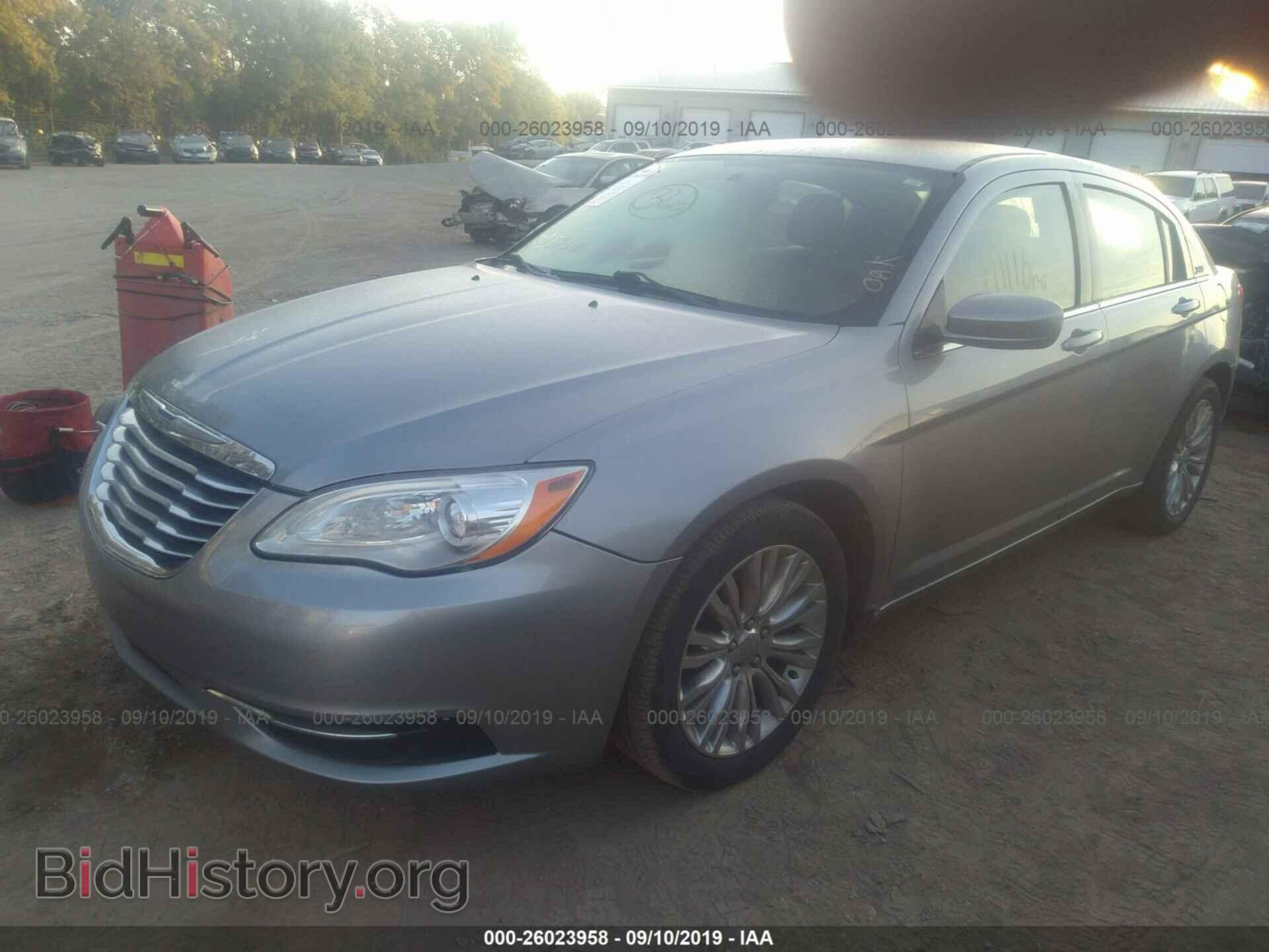 2013 CHRYSLER 200 - VIN: 1C3CCBAB9DN671437 - Photo 2