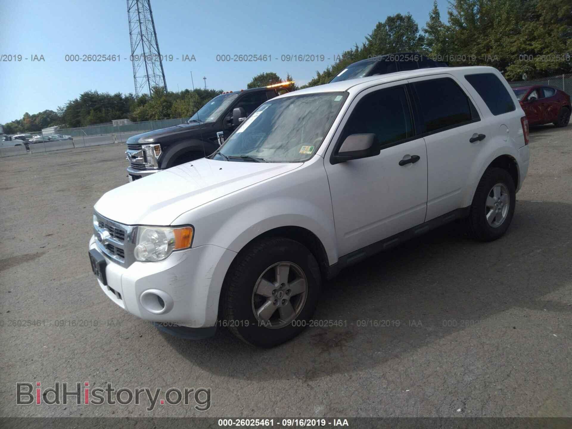 2011 FORD ESCAPE - VIN: 1FMCU0C72BKB36210 - Photo 2