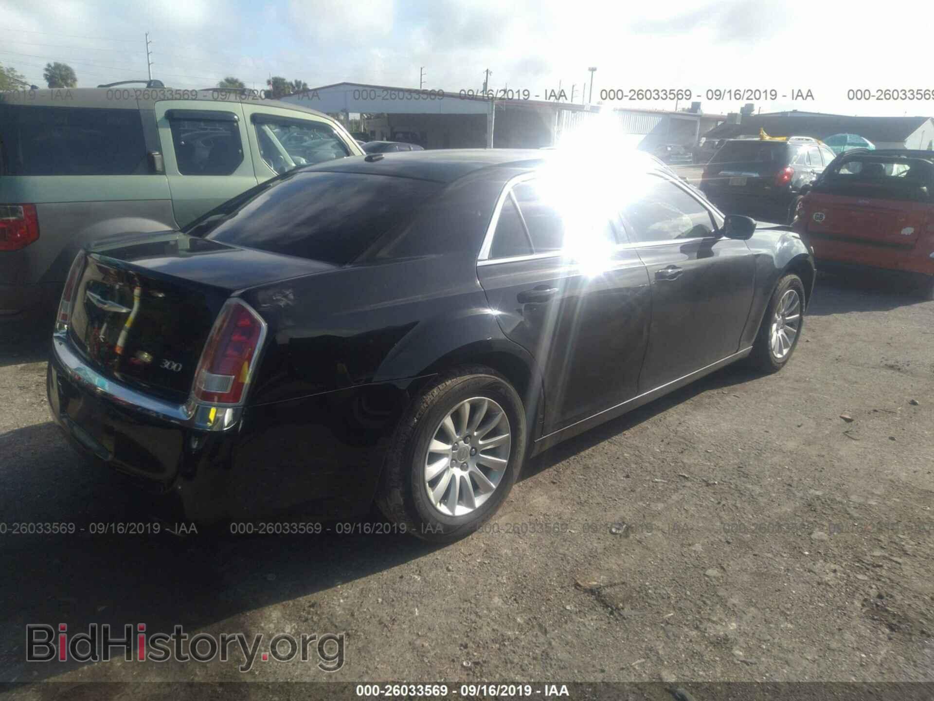 2014 CHRYSLER 300 - VIN: 2C3CCAAG1EH382360 - Фото 4