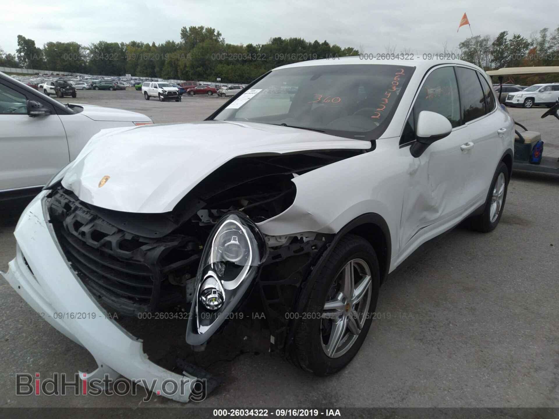 2016 PORSCHE CAYENNE - VIN: WP1AA2A20GLA04523 - Photo 2