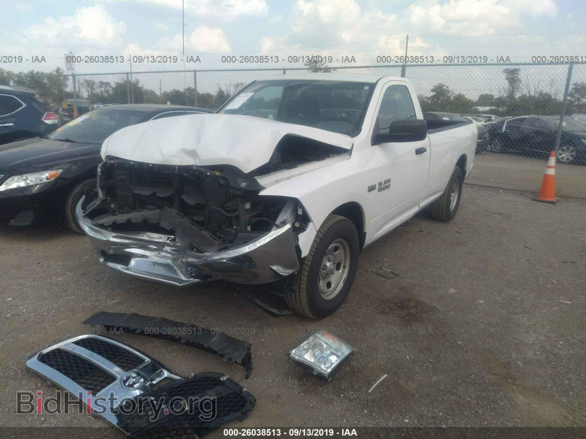 2017 RAM 1500 - VIN: 3C6JR6DT7HG677174 - Фото 2