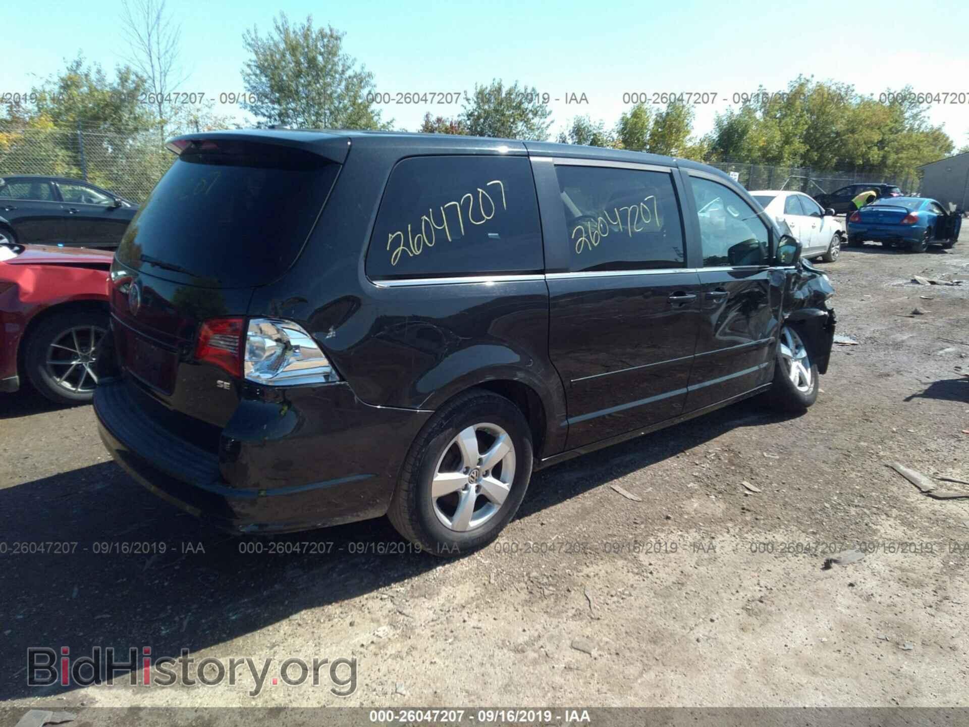 2010 VOLKSWAGEN ROUTAN - VIN: 2V4RW3D13AR242515 - Фото 4