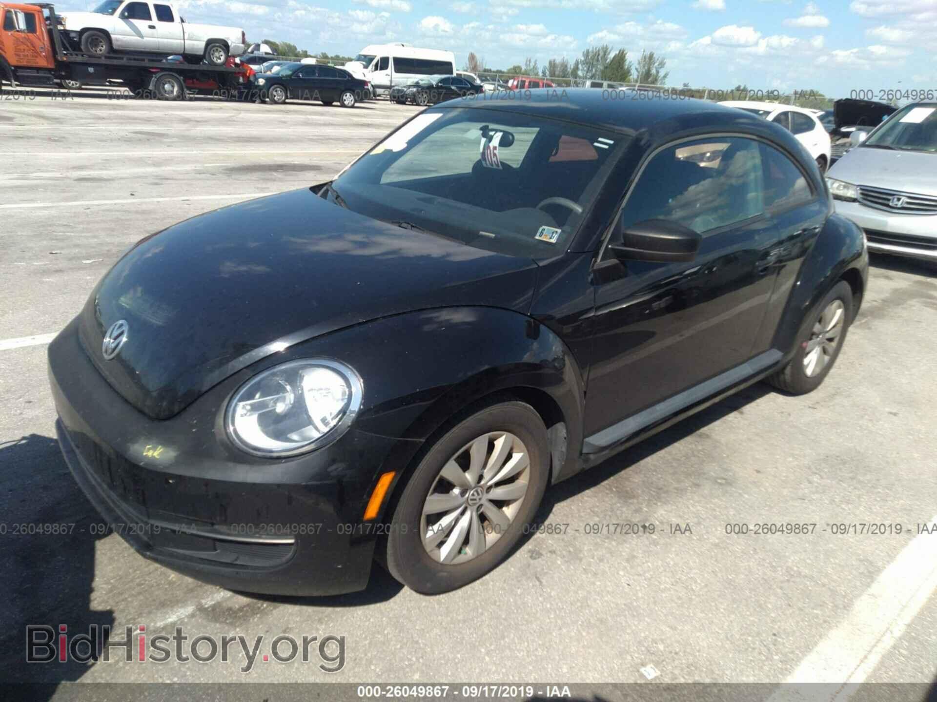 2013 VOLKSWAGEN BEETLE - VIN: 3VWFP7AT5DM670201 - Фото 2
