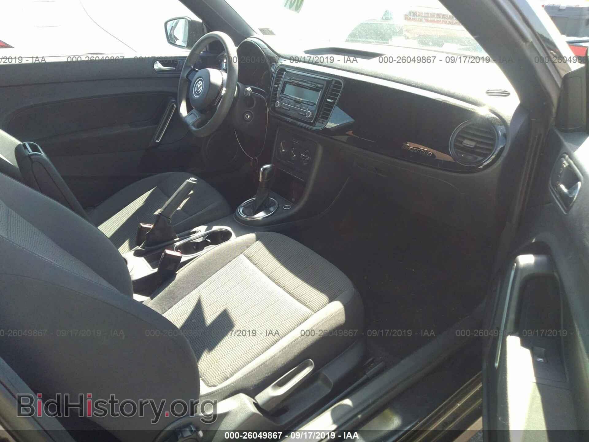 2013 VOLKSWAGEN BEETLE - VIN: 3VWFP7AT5DM670201 - Фото 5