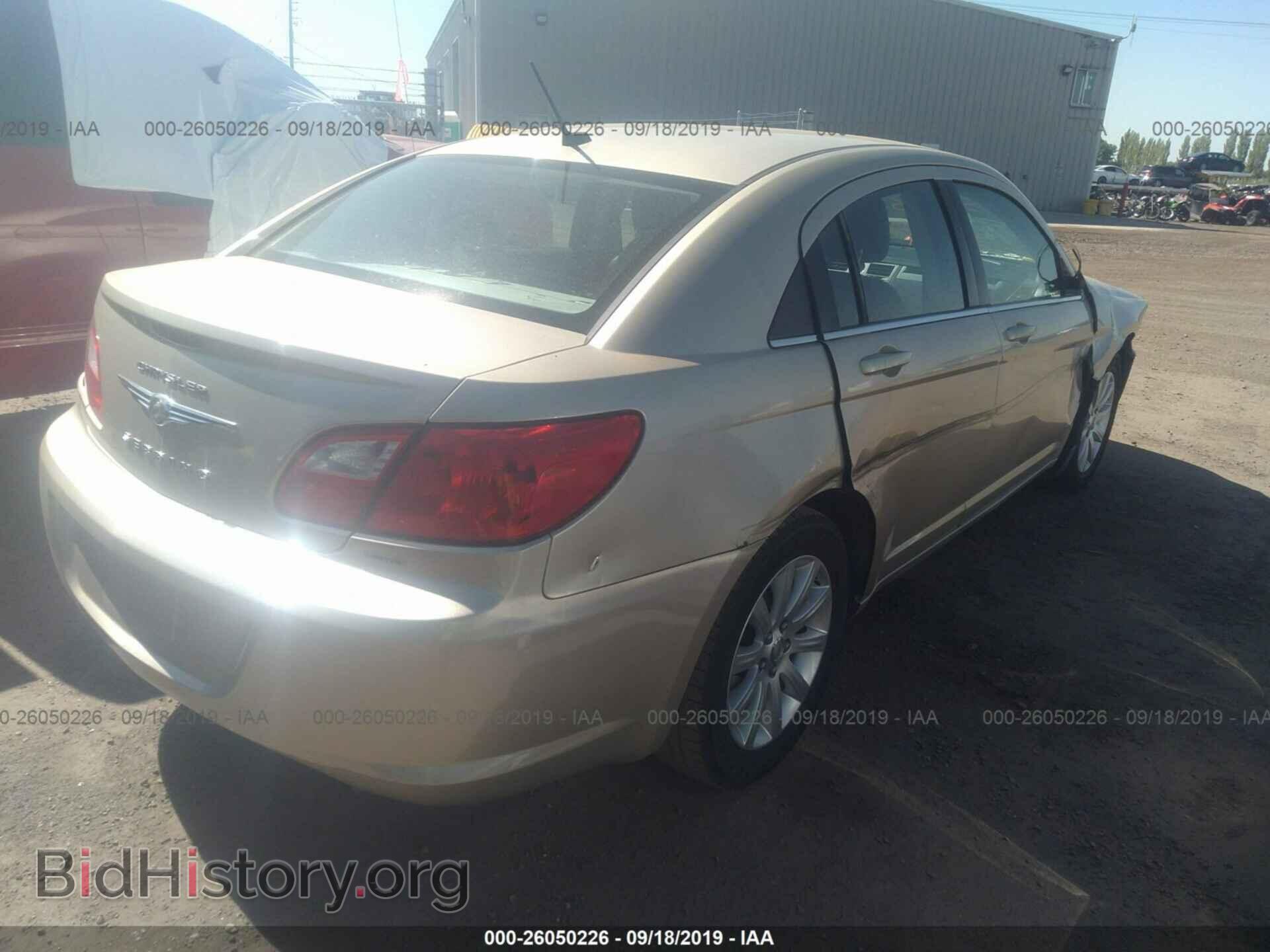 2010 CHRYSLER SEBRING - VIN: 1C3CC5FB1AN138360 - Фото 4