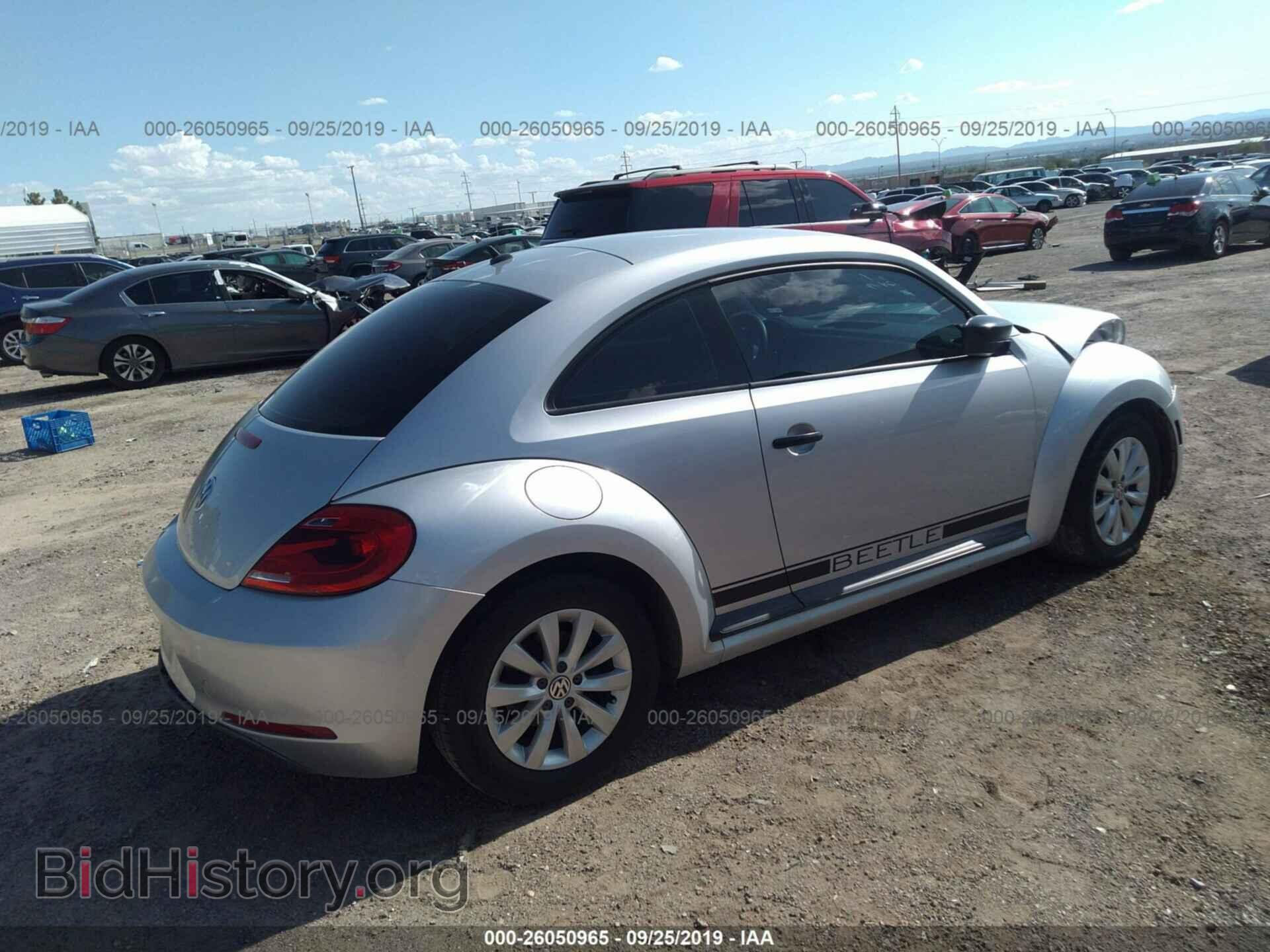 2013 VOLKSWAGEN BEETLE - VIN: 3VWFP7AT3DM631686 - Фото 4
