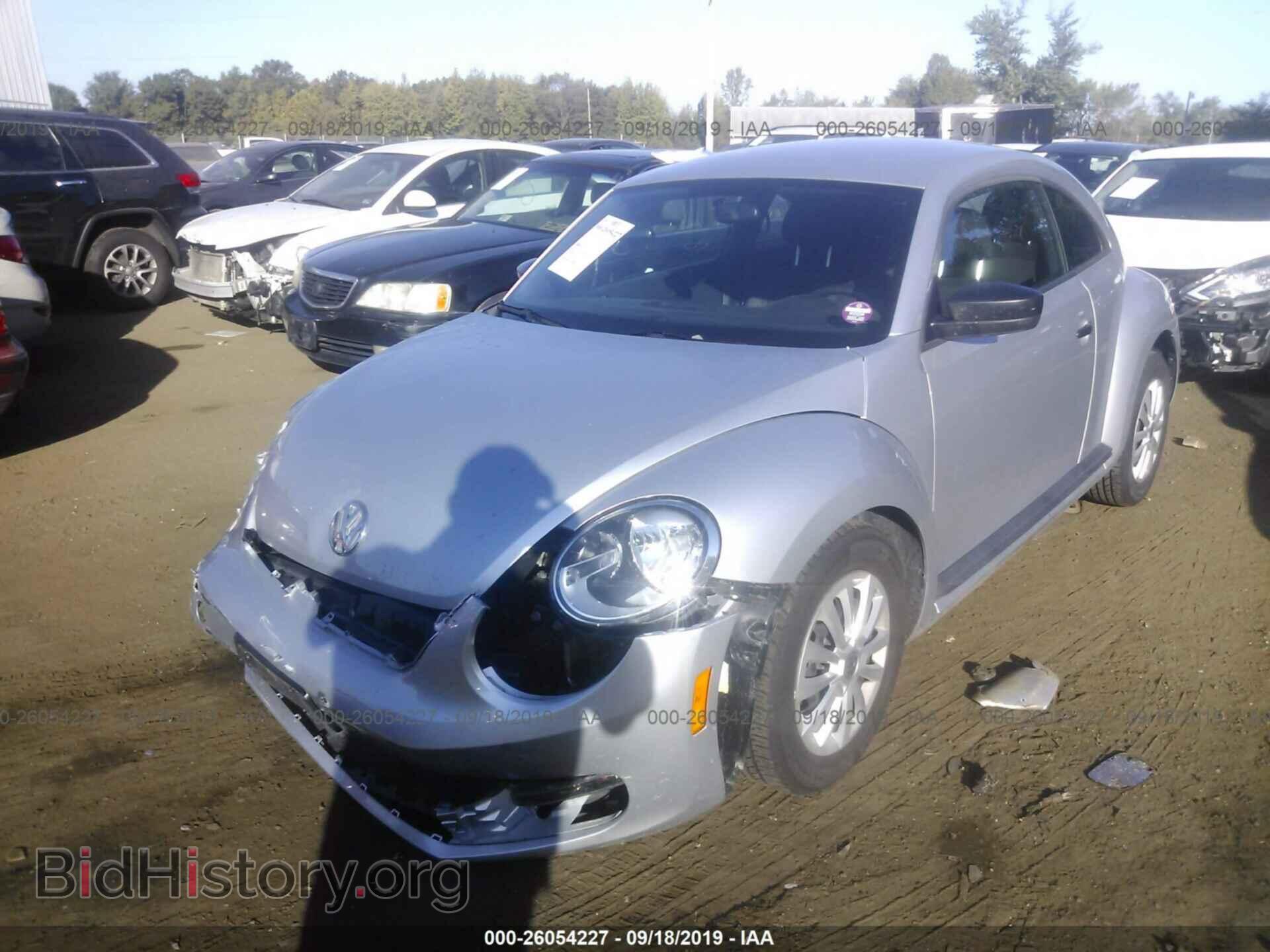 2013 VOLKSWAGEN BEETLE - VIN: 3VWFP7AT7DM645378 - Фото 2