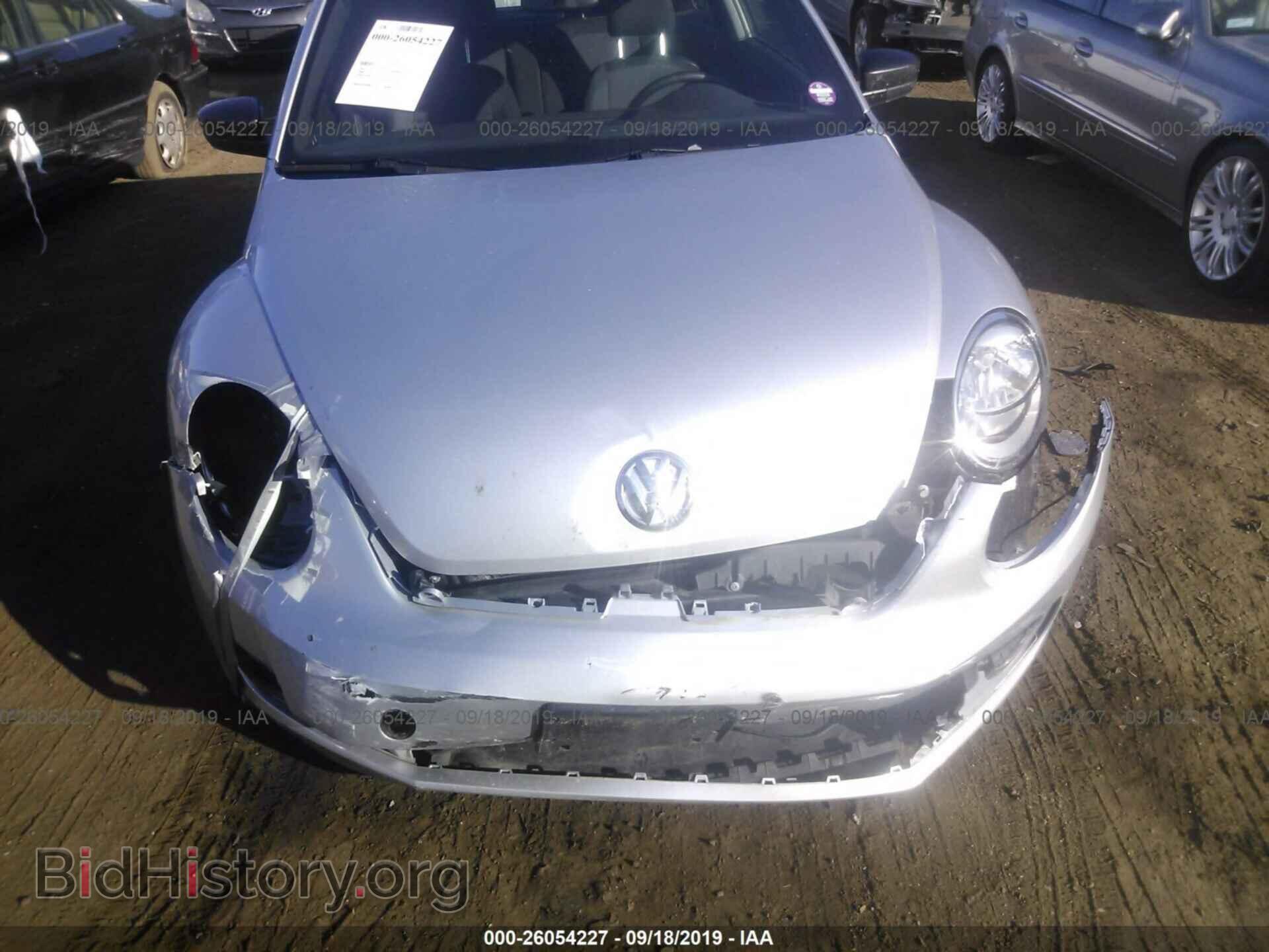 2013 VOLKSWAGEN BEETLE - VIN: 3VWFP7AT7DM645378 - Фото 6