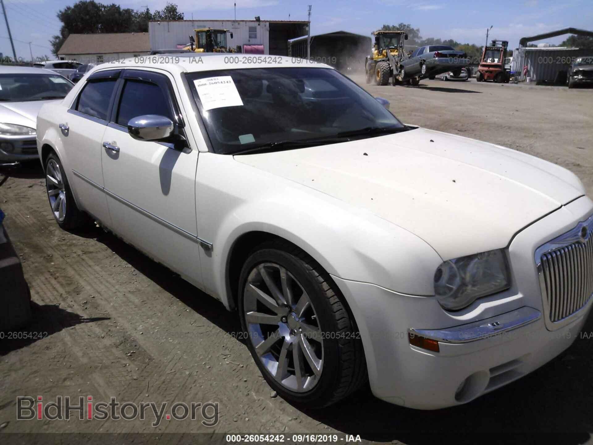 Фотография 2C3AA63HX5H697173 - CHRYSLER 300C 2005