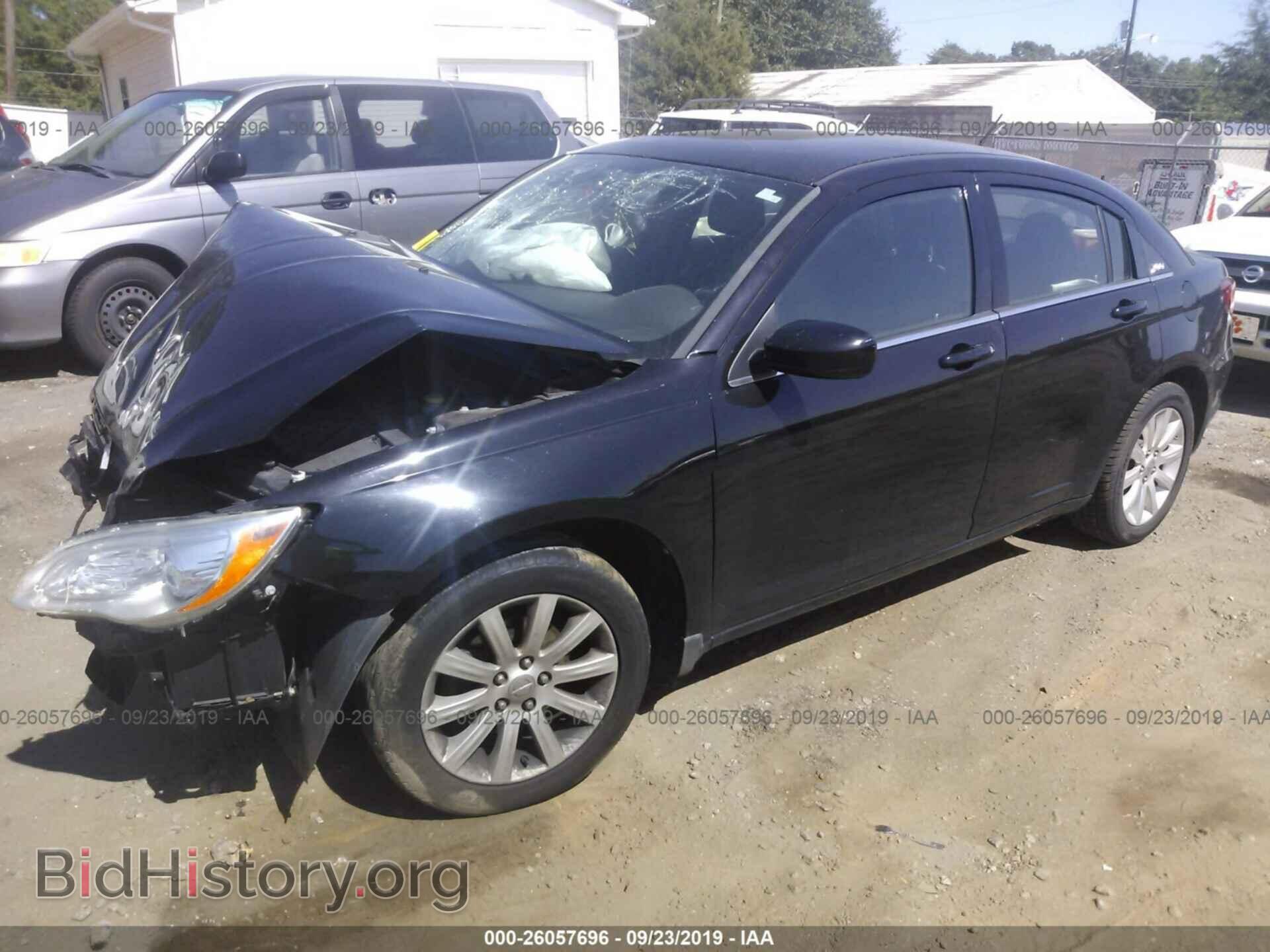 2012 CHRYSLER 200 - VIN: 1C3CCBBB7CN135793 - Фото 2