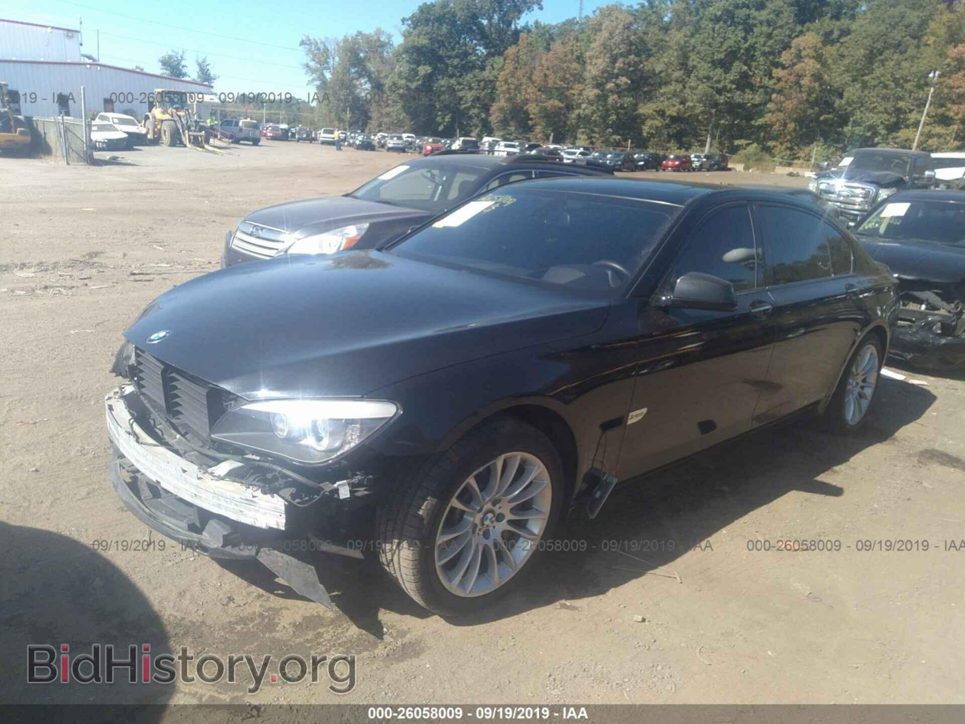 2011 BMW 750 - VIN: WBAKC8C5XBC433698 - Фото 2