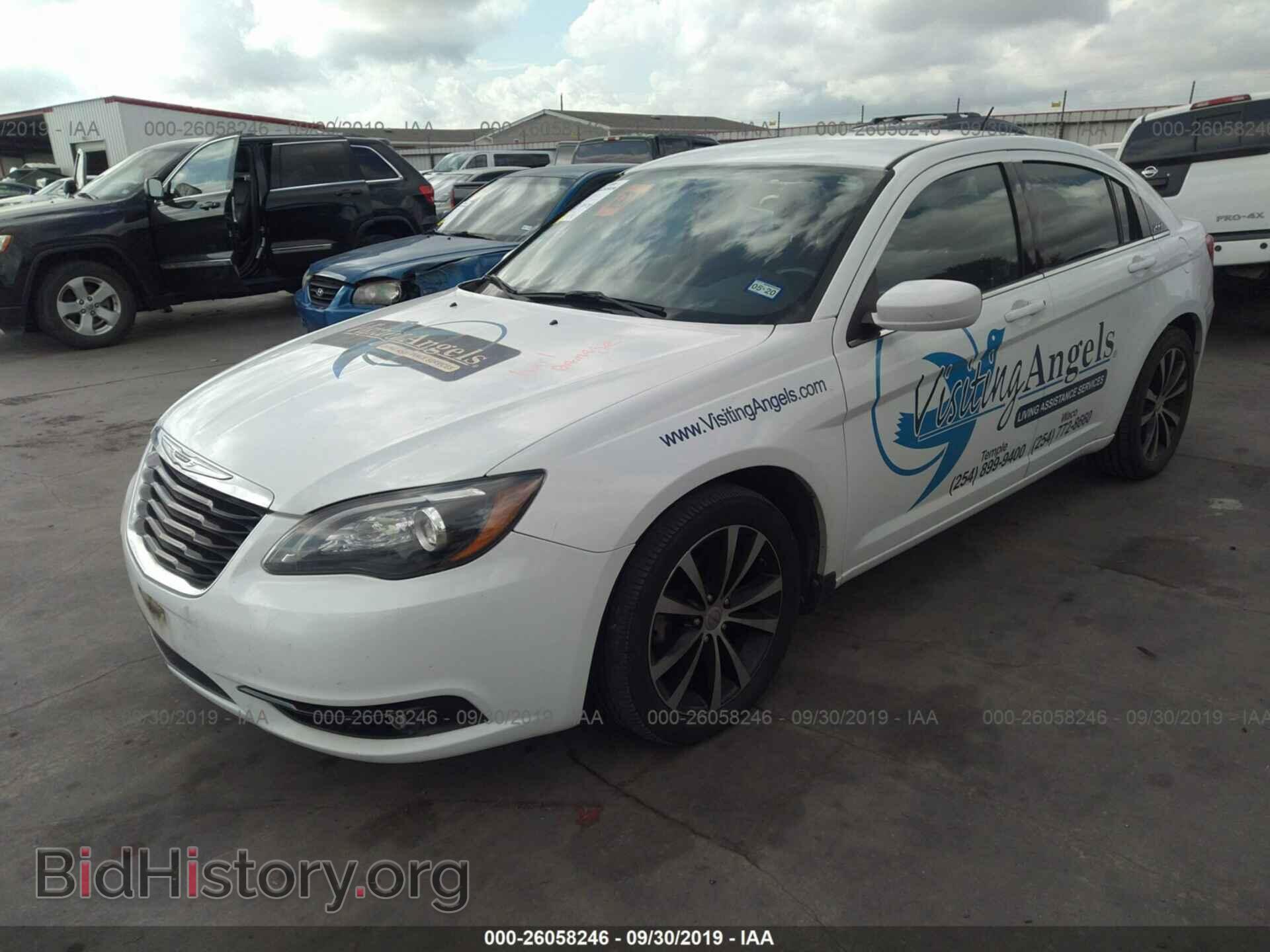 2013 CHRYSLER 200 - VIN: 1C3CCBBG0DN718042 - Photo 2