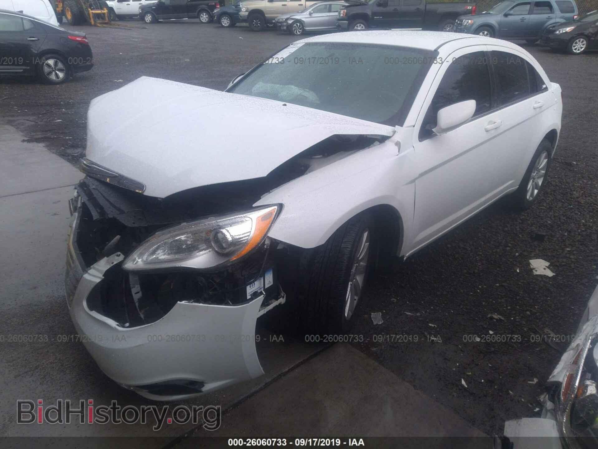 2013 CHRYSLER 200 - VIN: 1C3CCBBG1DN527875 - Фото 2