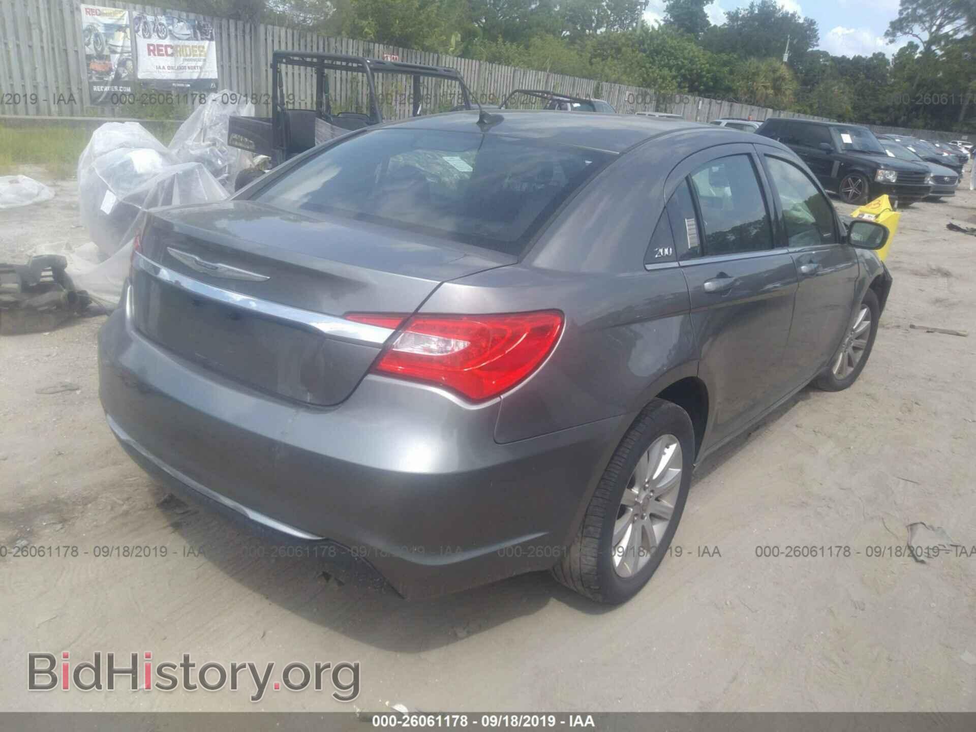 2013 CHRYSLER 200 - VIN: 1C3CCBBB3DN592599 - Фото 4