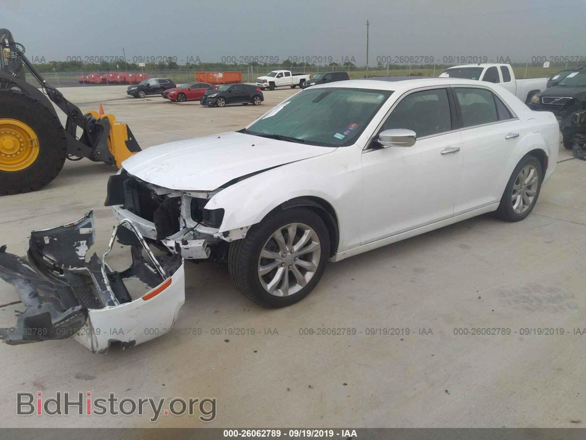 2016 CHRYSLER 300C - VIN: 2C3CCAKG1GH270207 - Фото 2