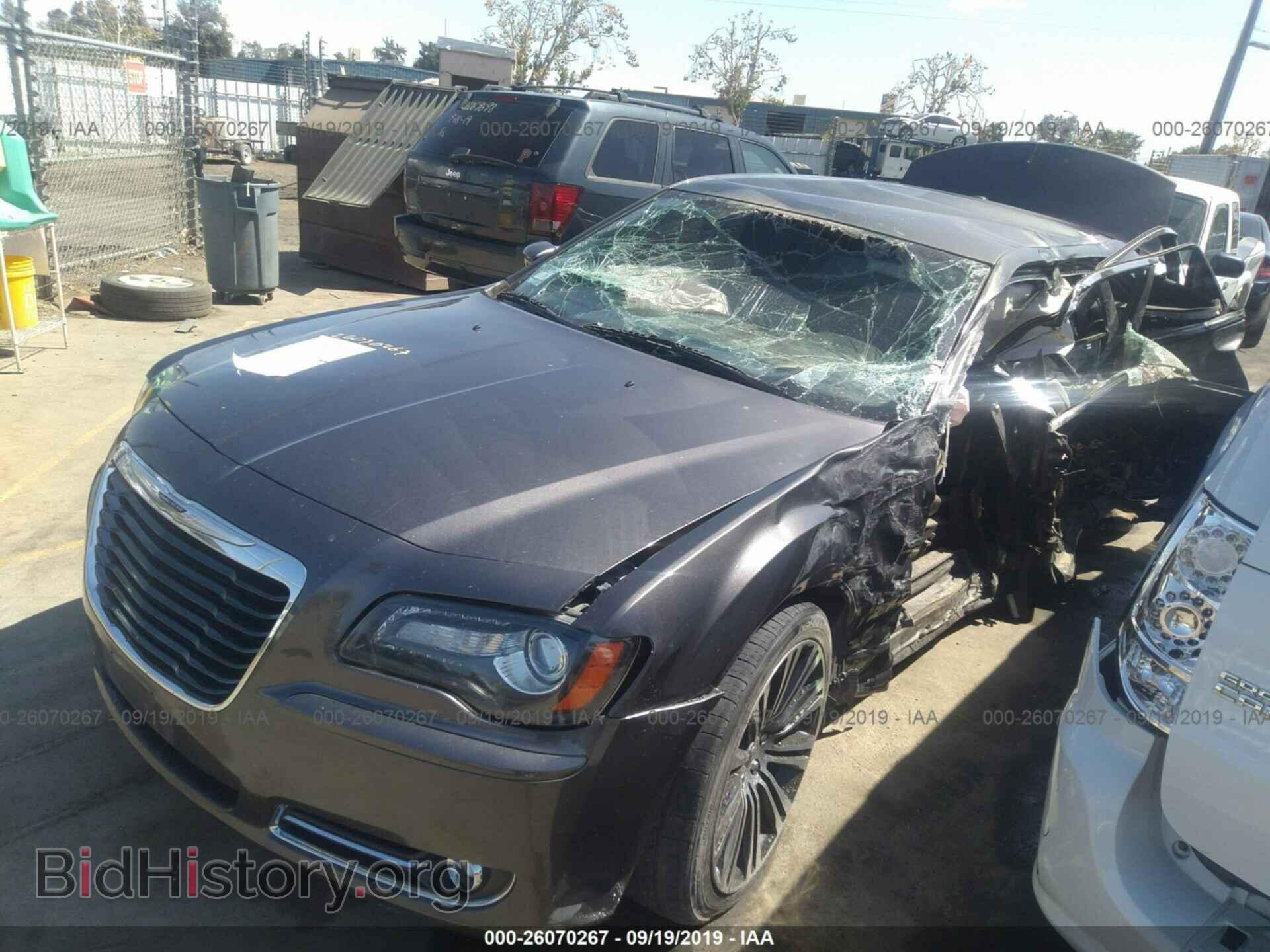 2013 CHRYSLER 300 - VIN: 2C3CCABG0DH577427 - Photo 2