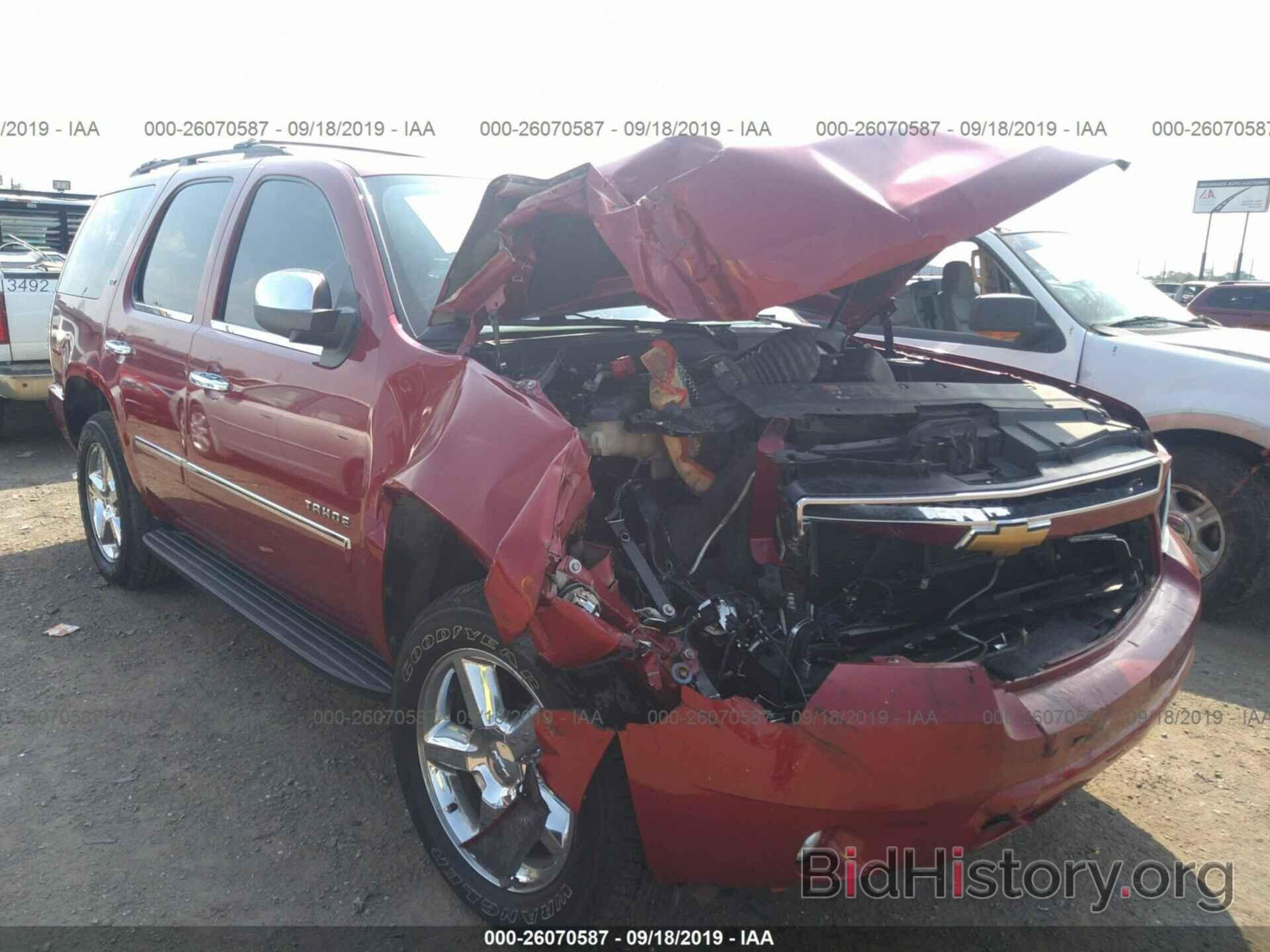 Photo 1GNSKCE0XDR105487 - CHEVROLET TAHOE 2013