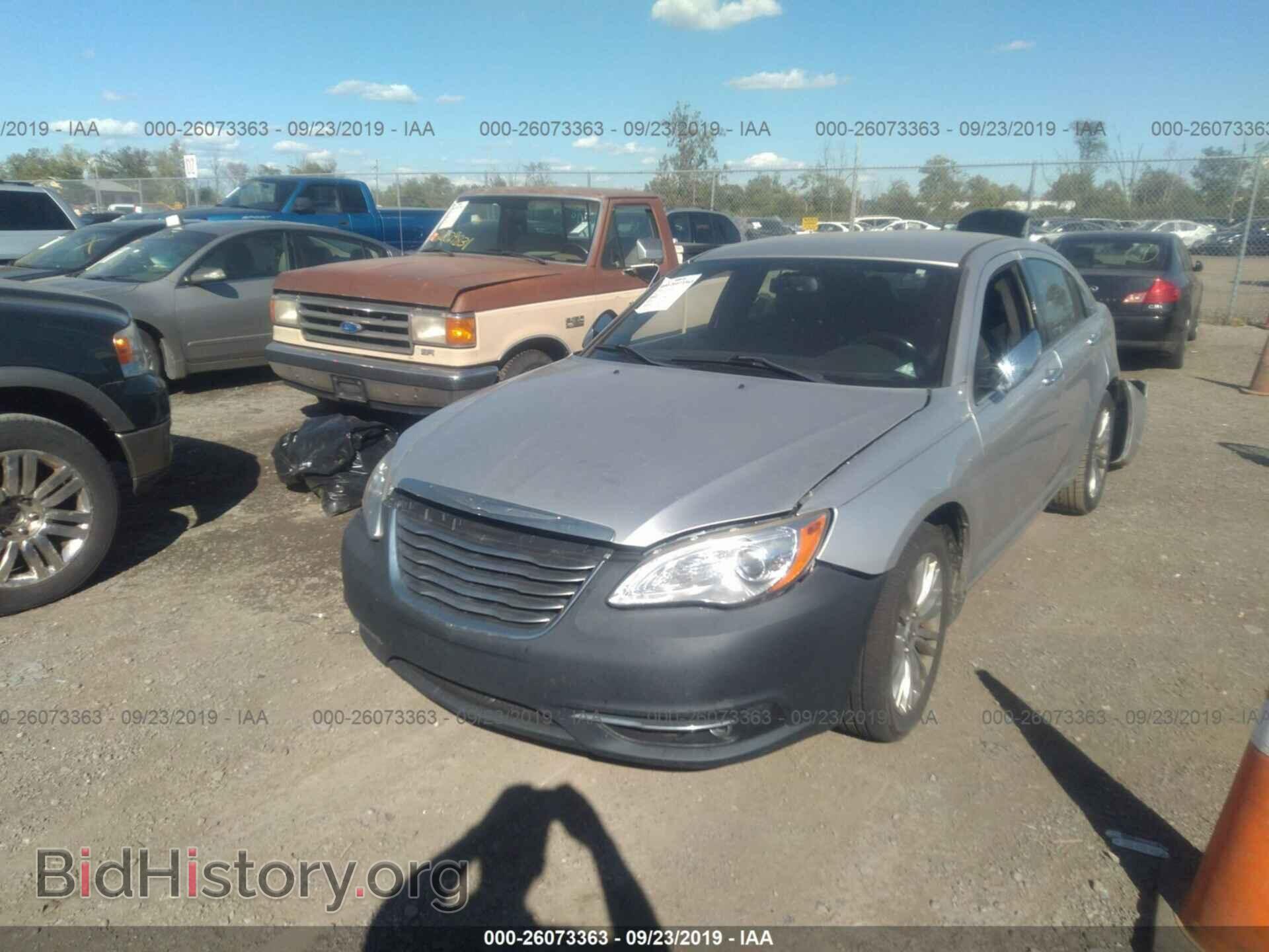 2011 CHRYSLER 200 - VIN: 1C3BC2FB3BN525391 - Фото 2