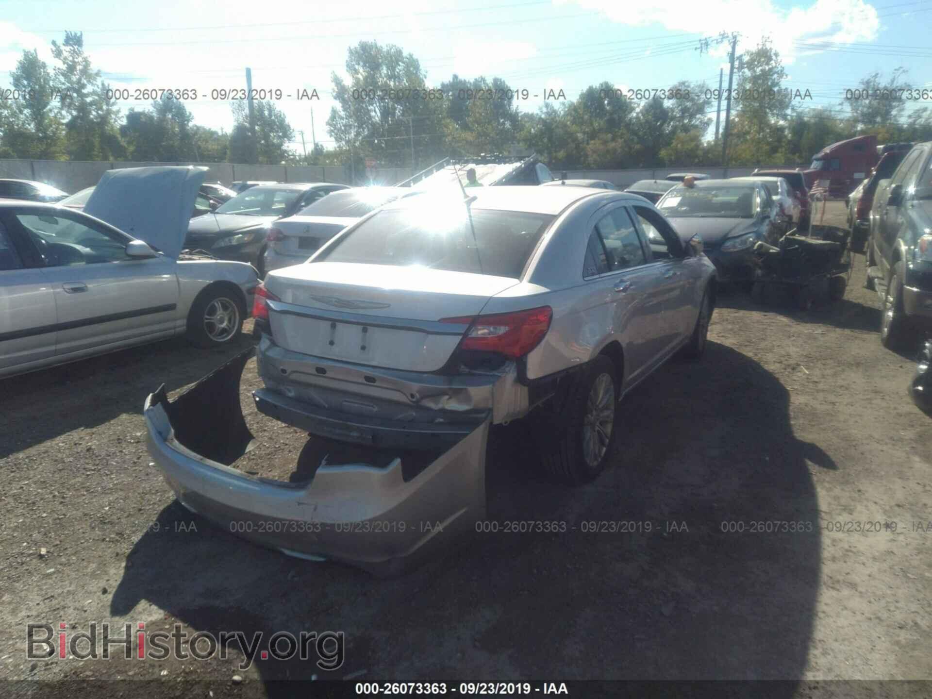 2011 CHRYSLER 200 - VIN: 1C3BC2FB3BN525391 - Фото 4