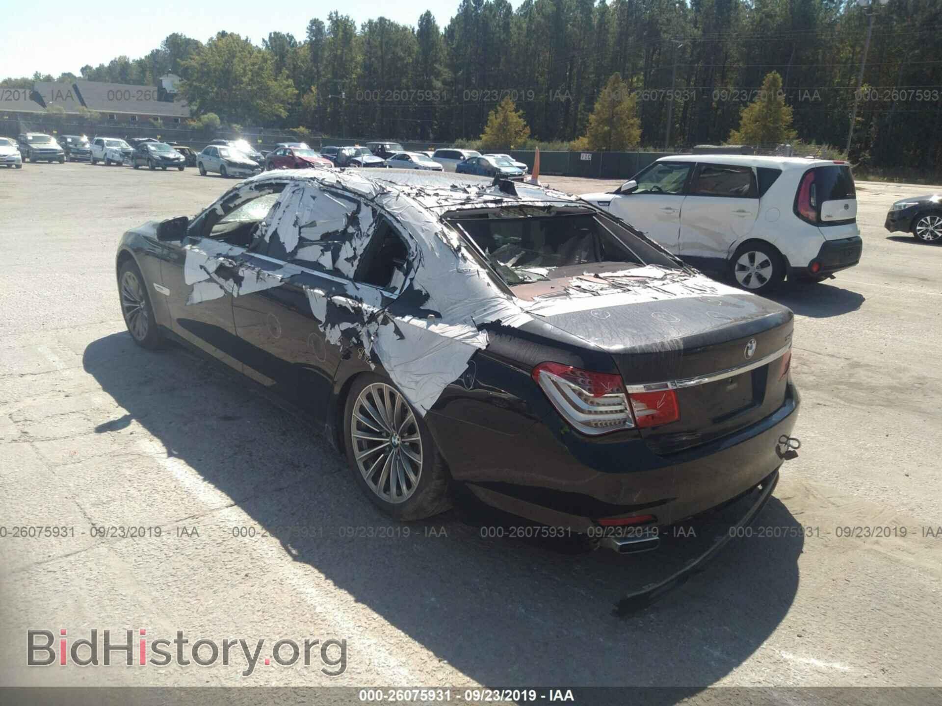 2012 BMW 750 - VIN: WBAKB8C59CDX20674 - Фото 3