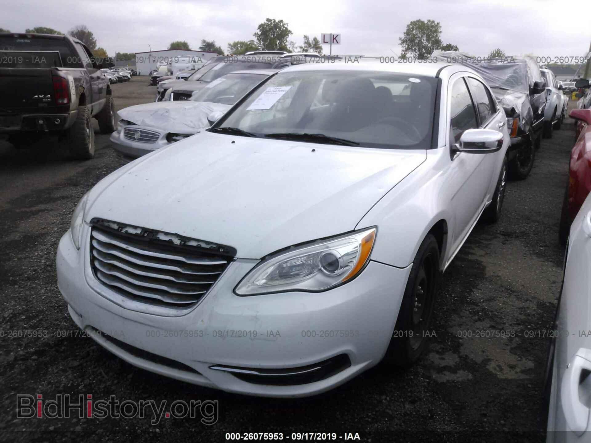 2012 CHRYSLER 200 - VIN: 1C3CCBAB2CN138909 - Photo 2