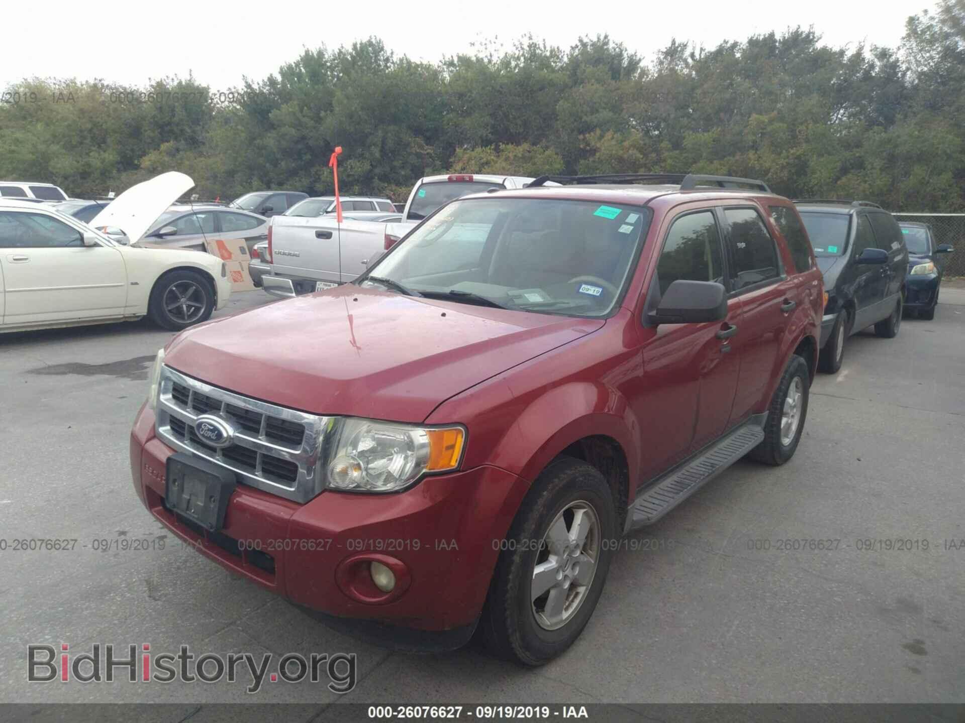 2011 FORD ESCAPE - VIN: 1FMCU0D73BKA49530 - Фото 2