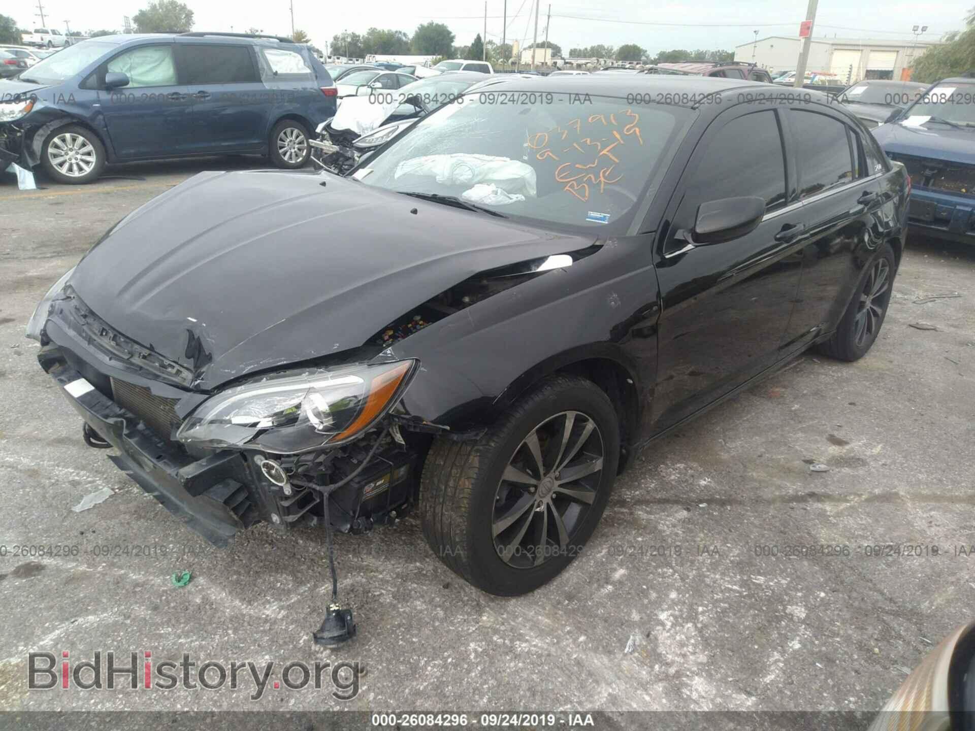 2013 CHRYSLER 200 - VIN: 1C3CCBBB5DN611797 - Фото 2