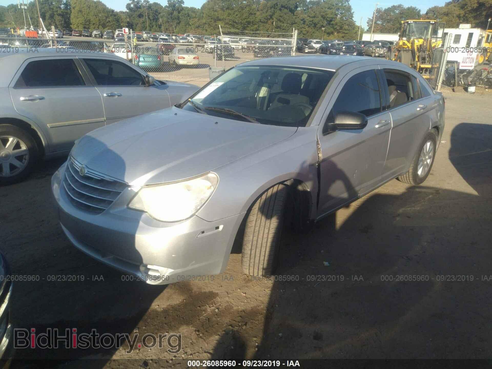 2010 CHRYSLER SEBRING - VIN: 1C3CC4FD6AN123249 - Фото 2