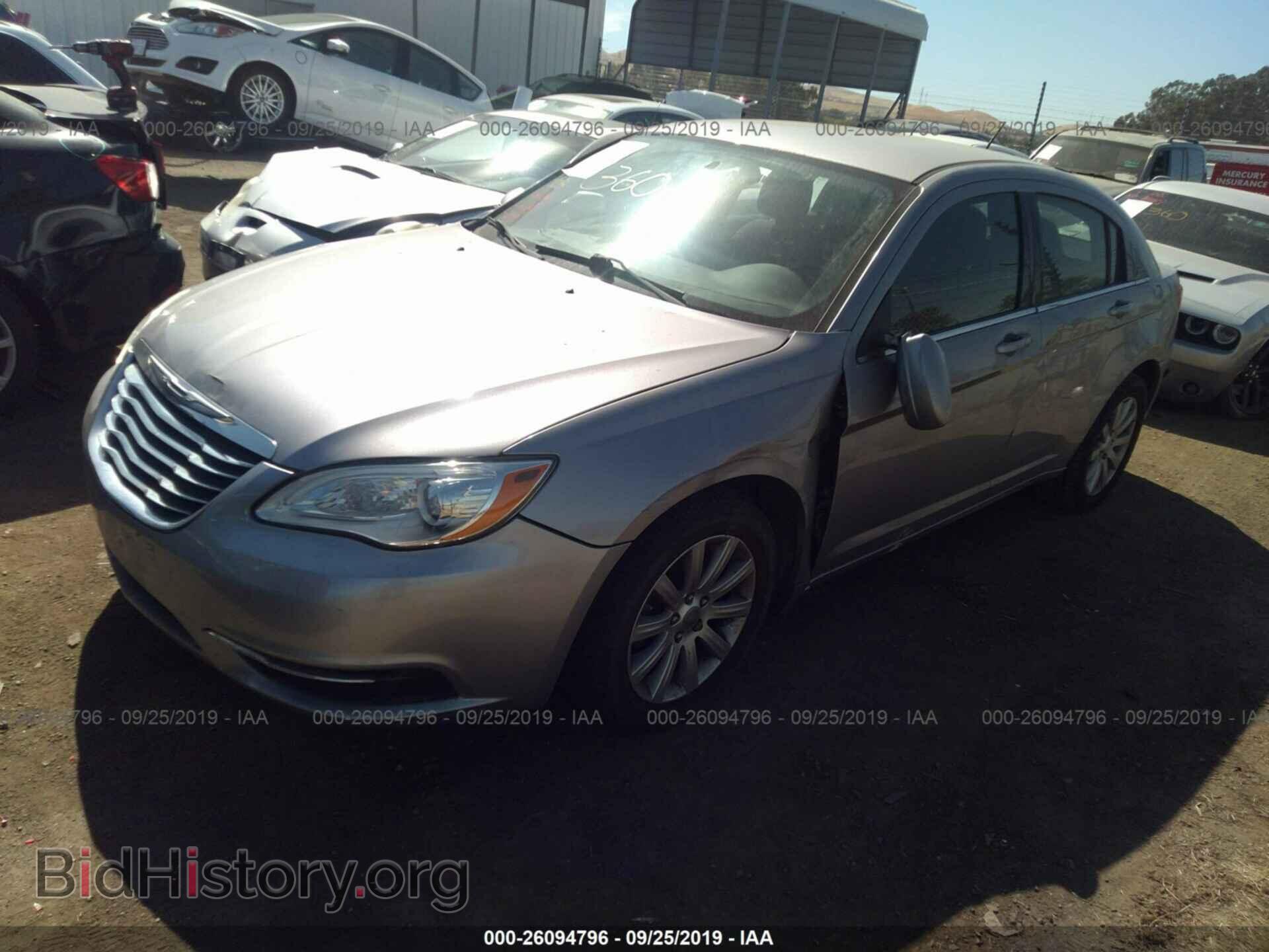 2013 CHRYSLER 200 - VIN: 1C3CCBBB8DN525447 - Фото 2