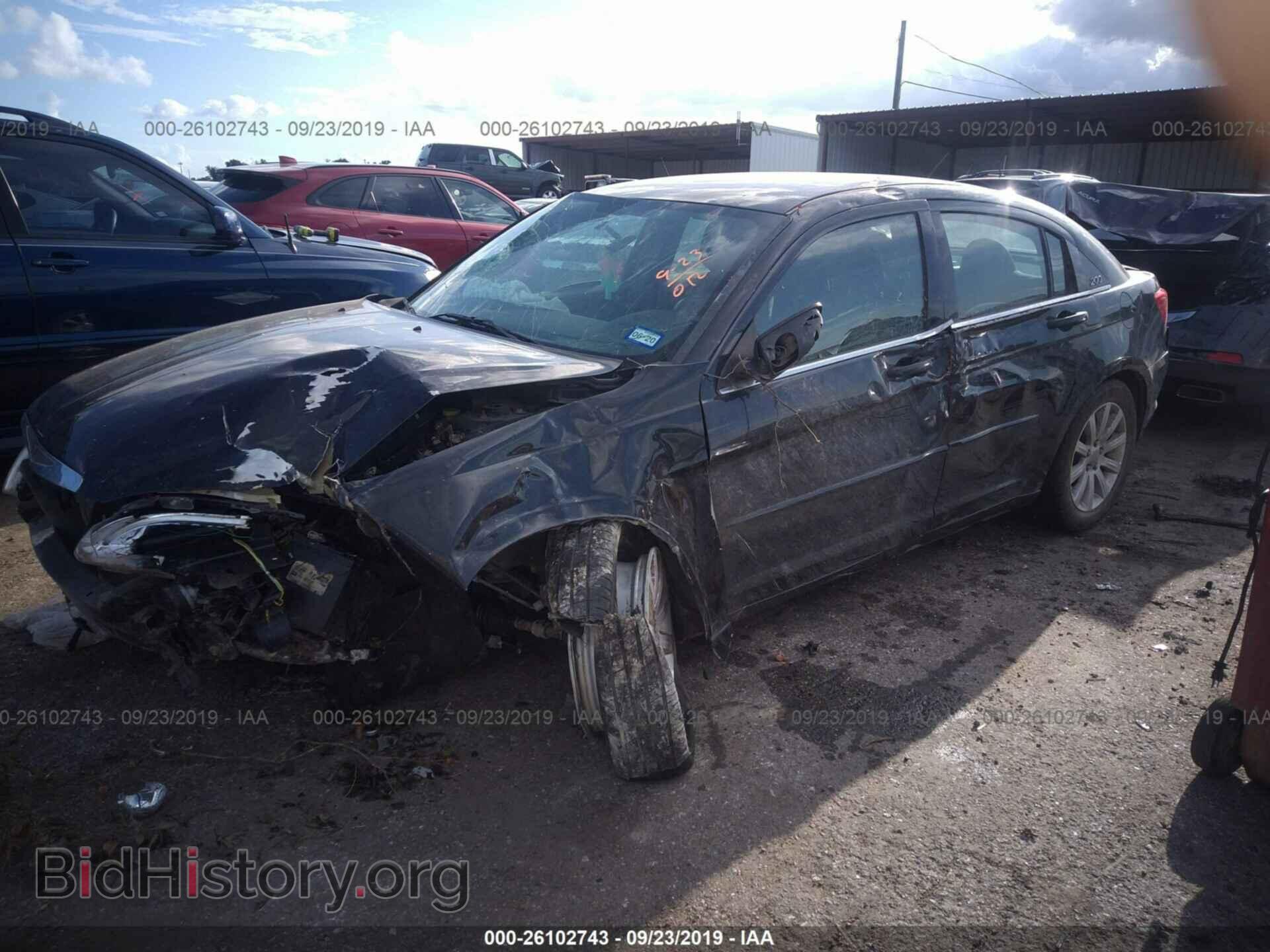 2013 CHRYSLER 200 - VIN: 1C3CCBBB2DN713901 - Фото 2