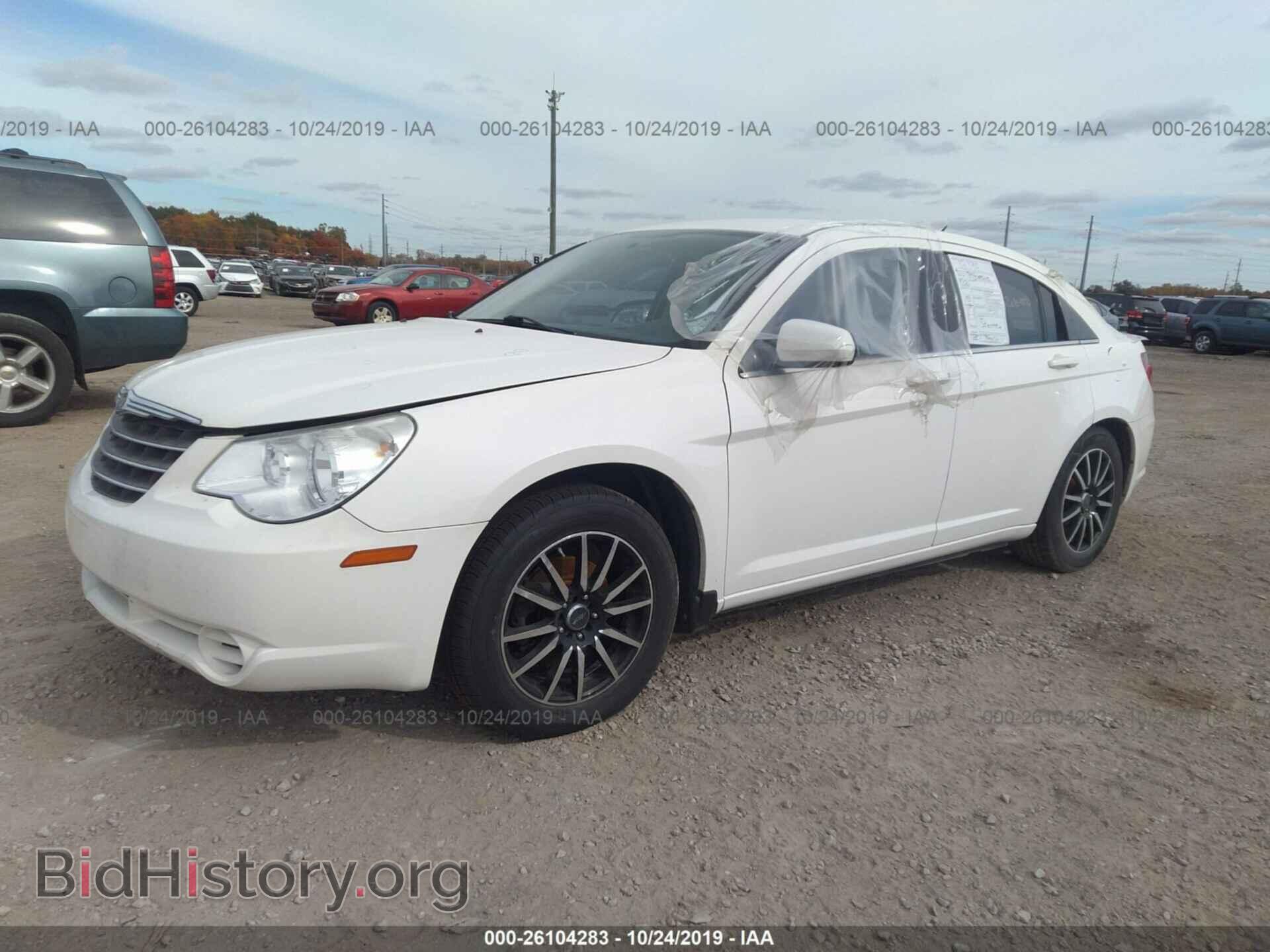 2010 CHRYSLER SEBRING - VIN: 1C3CC5FB4AN229476 - Фото 2