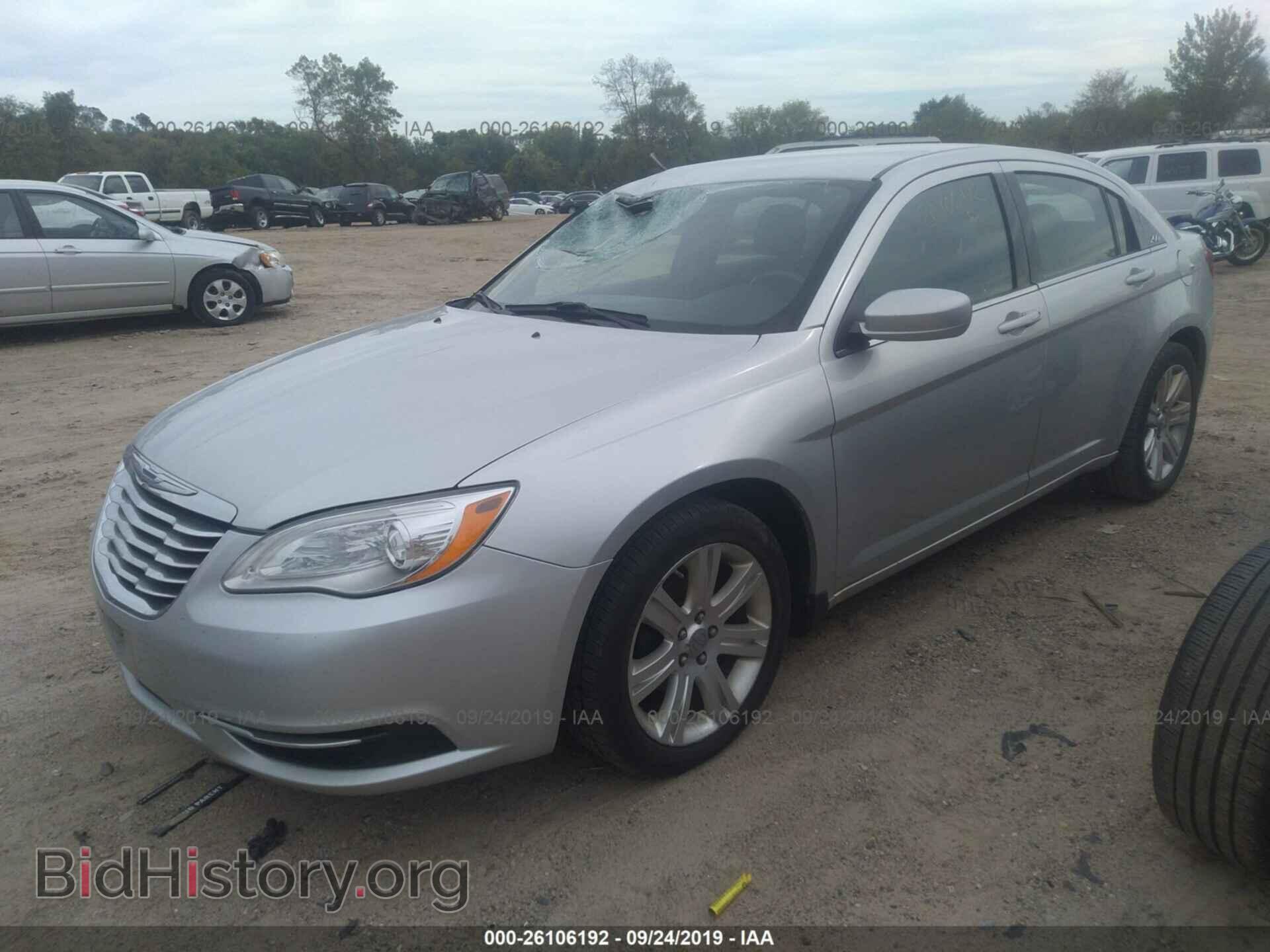 2011 CHRYSLER 200 - VIN: 1C3BC1FG2BN624337 - Фото 2
