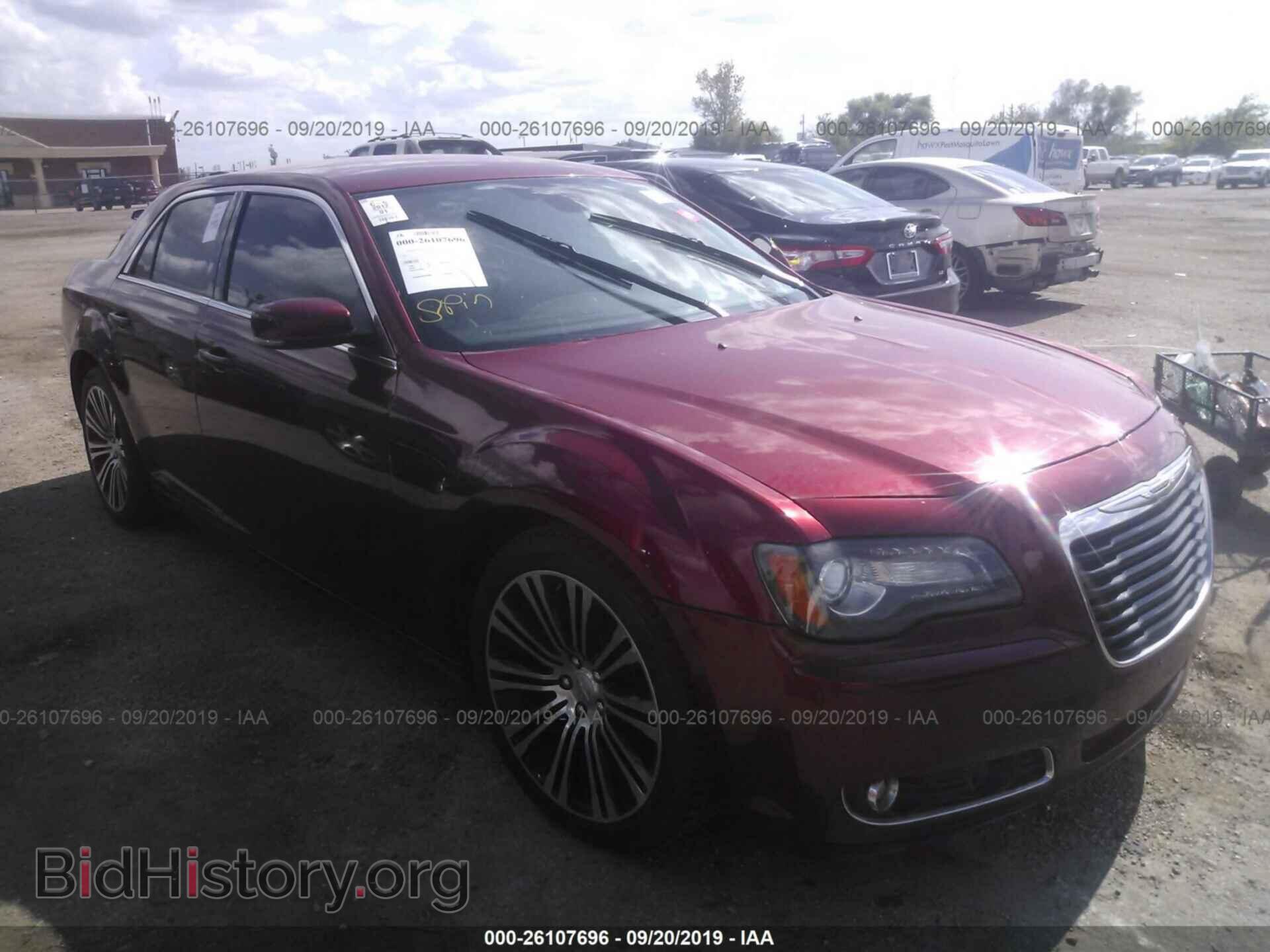 Фотография 2C3CCABG6CH284002 - CHRYSLER 300 2012